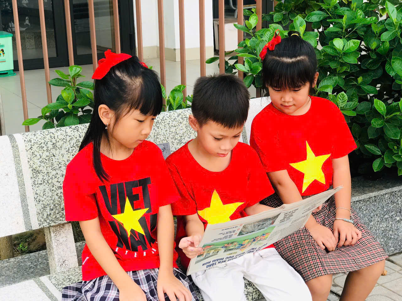 Thầy và trò trường Tiểu học Trần Phú rực rỡ cờ hoa chào mừng kỷ niệm 80 năm, ngày Cách mạng Tháng Tám thành công (19/8/1945- 19/8/2025) và Quốc khánh 2/9 (2/9/1945 - 2/9/2025)- Ảnh 7. Thầy và trò trường Tiểu học Trần Phú rực rỡ cờ hoa chào mừng kỷ niệm 80 năm, ngày Cách mạng Tháng Tám thành công (19/8/1945- 19/8/2025) và Quốc khánh 2/9 (2/9/1945 - 2/9/2025)- Ảnh 7.