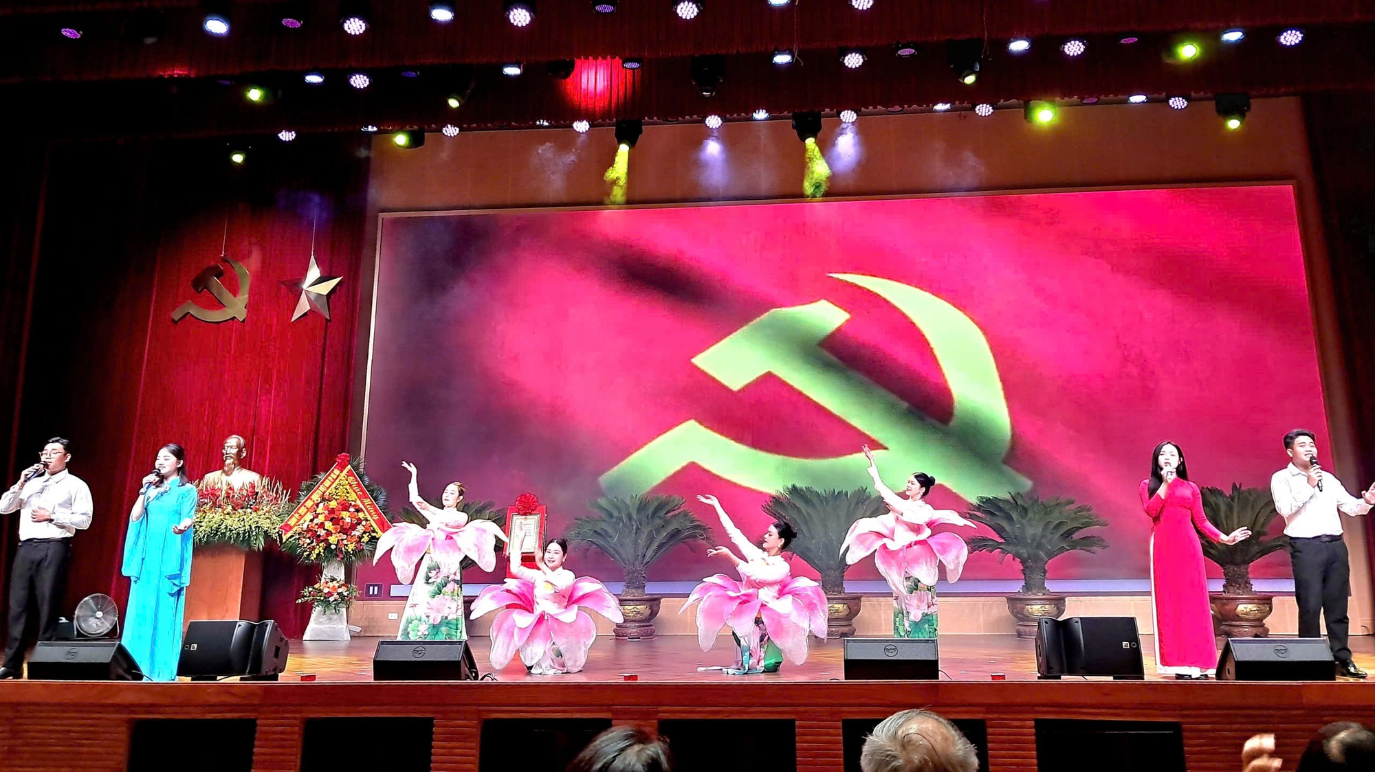 Phường Ngọc Hà tổ chức Lễ gắn biển công trình khu liên hợp Cung thể thao tổng hợp Quần Ngựa- Ảnh 6. Phường Ngọc Hà tổ chức Lễ gắn biển công trình khu liên hợp Cung thể thao tổng hợp Quần Ngựa- Ảnh 6.
