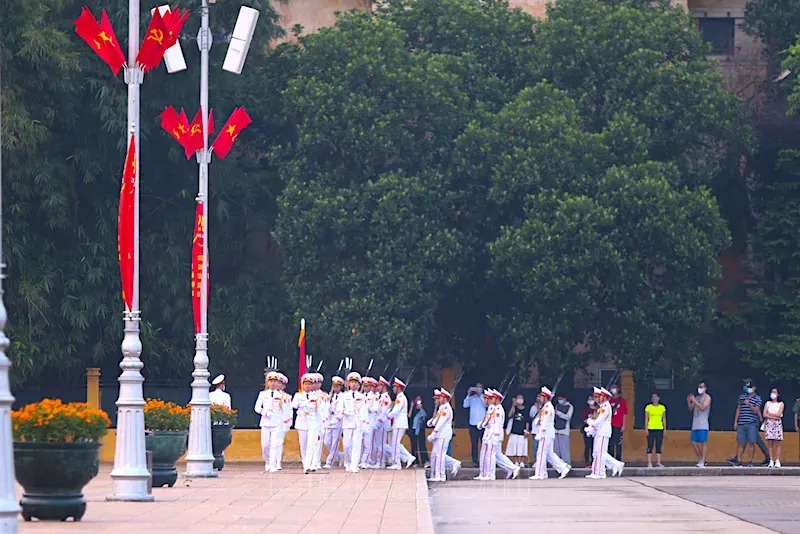 All you need to know about the flag ceremonies in Ba Dinh- Ảnh 1.
