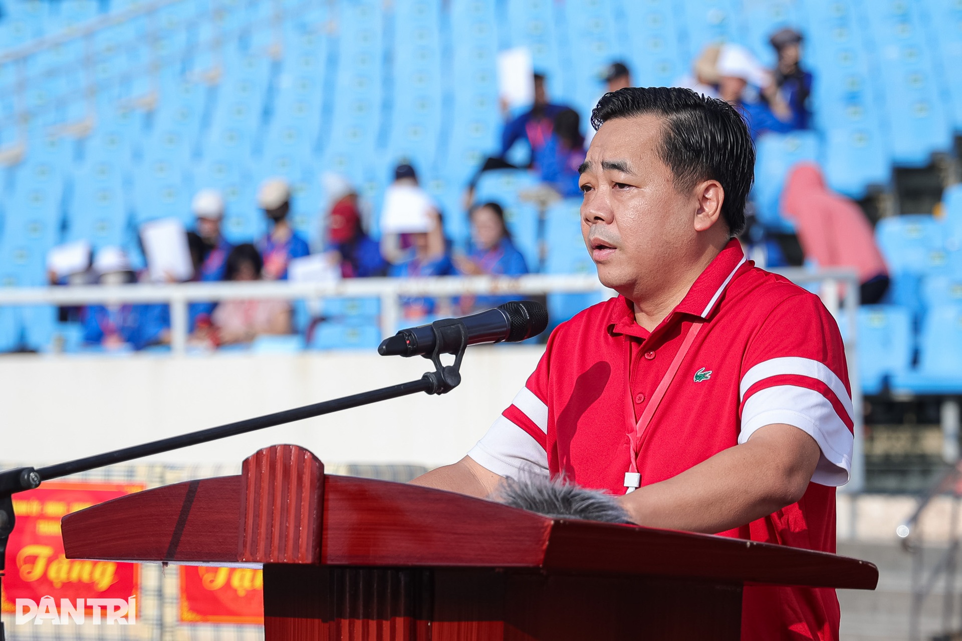 Dàn nghệ sĩ nổi tiếng hào hứng hợp luyện diễu hành tại sân vận động Mỹ Đình- Ảnh 2. Dàn nghệ sĩ nổi tiếng hào hứng hợp luyện diễu hành tại sân vận động Mỹ Đình- Ảnh 2.