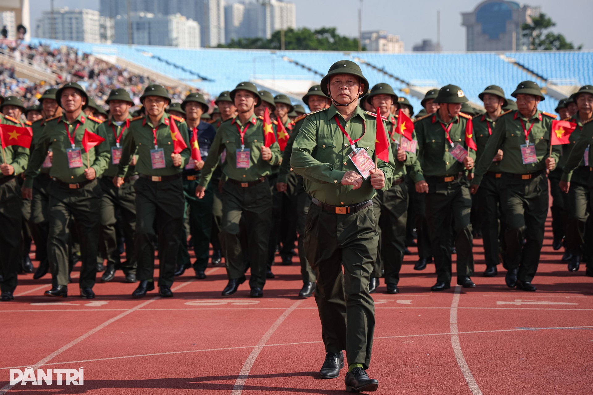 Dàn nghệ sĩ nổi tiếng hào hứng hợp luyện diễu hành tại sân vận động Mỹ Đình- Ảnh 11. Dàn nghệ sĩ nổi tiếng hào hứng hợp luyện diễu hành tại sân vận động Mỹ Đình- Ảnh 11.