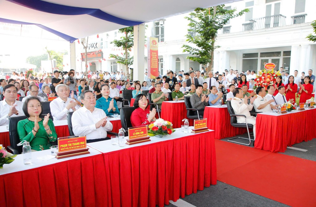 Hà Nội: Gắn biển tên phố Lê Giản và phố Bạch Thành Phong- Ảnh 1.