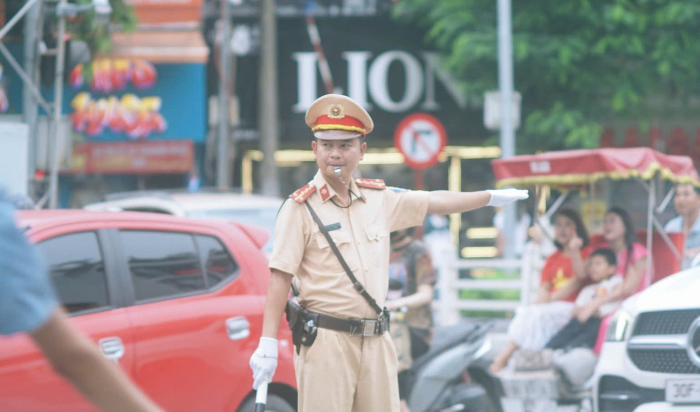 Live: Giữa rừng cờ hoa, hàng nghìn người dân cất cao ca khúc 'Như có Bác trong ngày đại thắng'- Ảnh 41. Live: Giữa rừng cờ hoa, hàng nghìn người dân cất cao ca khúc 'Như có Bác trong ngày đại thắng'- Ảnh 41.