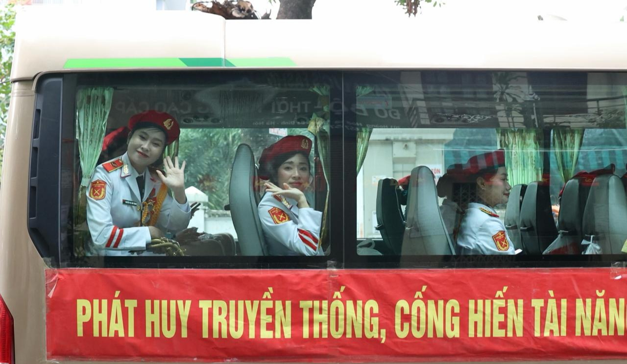 Những "bông hồng thép" tại buổi Tổng hợp luyện đầu tiên cho Lễ diễu binh, diễu hành 2/9- Ảnh 6. Những "bông hồng thép" tại buổi Tổng hợp luyện đầu tiên cho Lễ diễu binh, diễu hành 2/9- Ảnh 6.