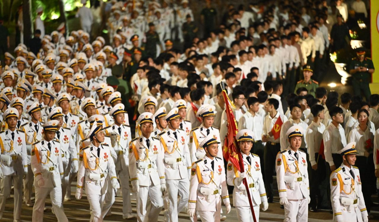 Tổng hợp luyện diễu binh diễu hành lần 1: Quảng trường Ba Đình lên đèn, tất cả đã sẵn sàng!- Ảnh 1.