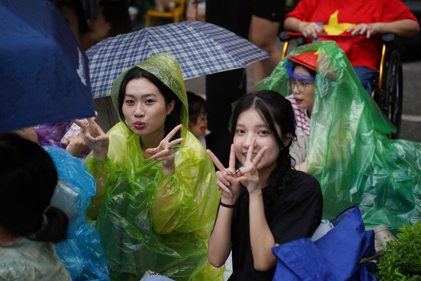 Live: Giữa rừng cờ hoa, hàng nghìn người dân cất cao ca khúc 'Như có Bác trong ngày đại thắng'- Ảnh 15. Live: Giữa rừng cờ hoa, hàng nghìn người dân cất cao ca khúc 'Như có Bác trong ngày đại thắng'- Ảnh 15.
