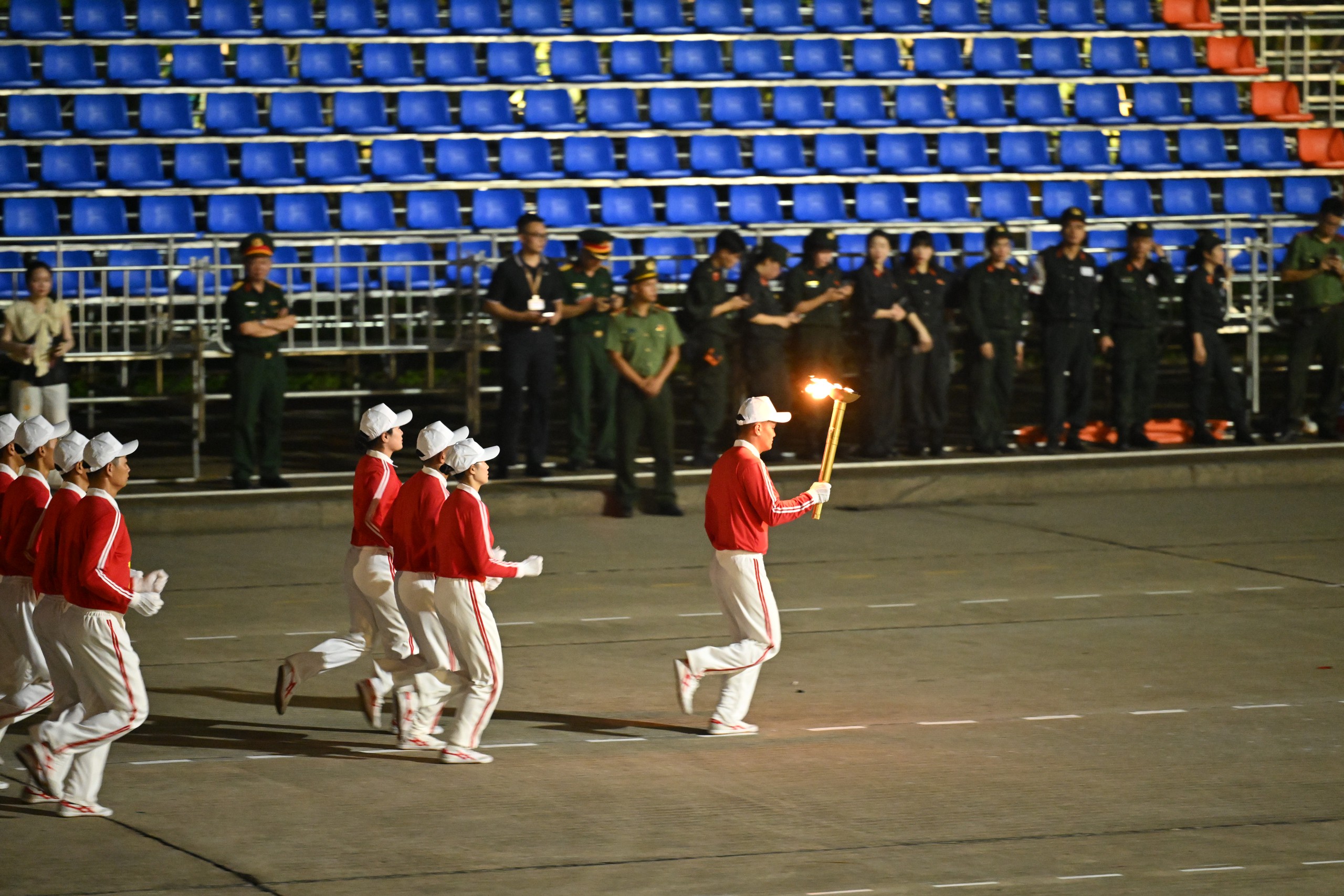 Rước đuốc truyền thống trên Quảng trường Ba Đình lịch sử, Tổng hợp luyện lần 1 bắt đầu!- Ảnh 2. Rước đuốc truyền thống trên Quảng trường Ba Đình lịch sử, Tổng hợp luyện lần 1 bắt đầu!- Ảnh 2.