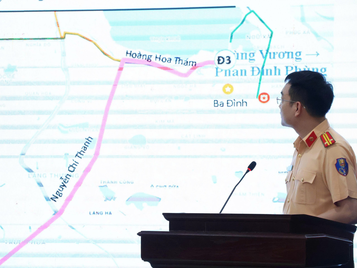 Live: Giữa rừng cờ hoa, hàng nghìn người dân cất cao ca khúc 'Như có Bác trong ngày đại thắng'- Ảnh 47. Live: Giữa rừng cờ hoa, hàng nghìn người dân cất cao ca khúc 'Như có Bác trong ngày đại thắng'- Ảnh 47.