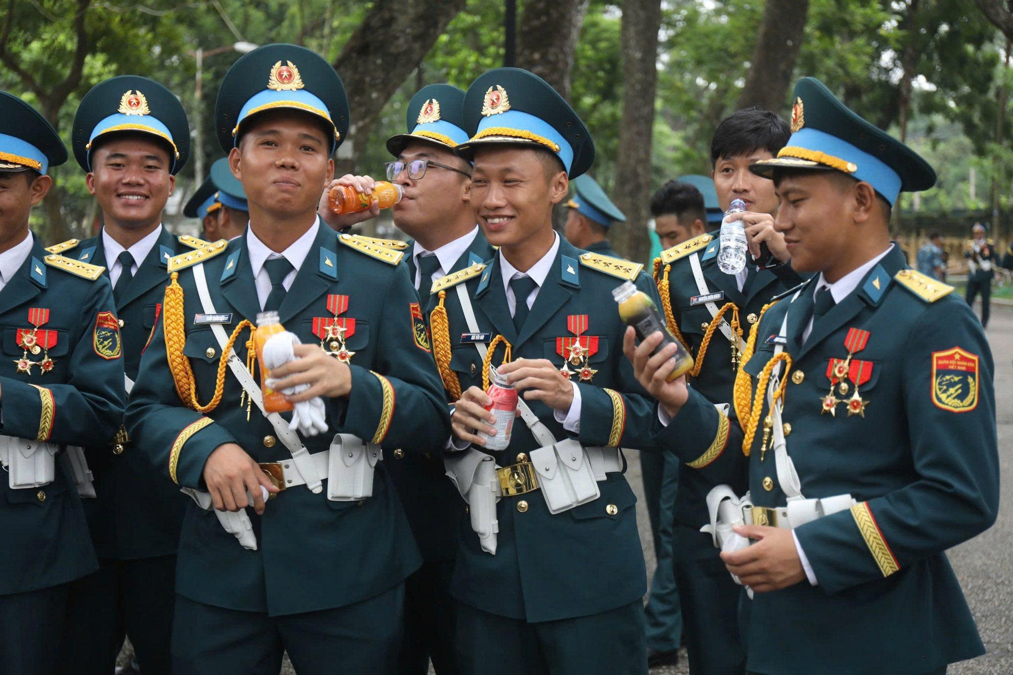 Cảnh sát giao thông, quân đội phối hợp bảo đảm trật tự cho đoàn diễu binh, diễu hành- Ảnh 22. Cảnh sát giao thông, quân đội phối hợp bảo đảm trật tự cho đoàn diễu binh, diễu hành- Ảnh 22.