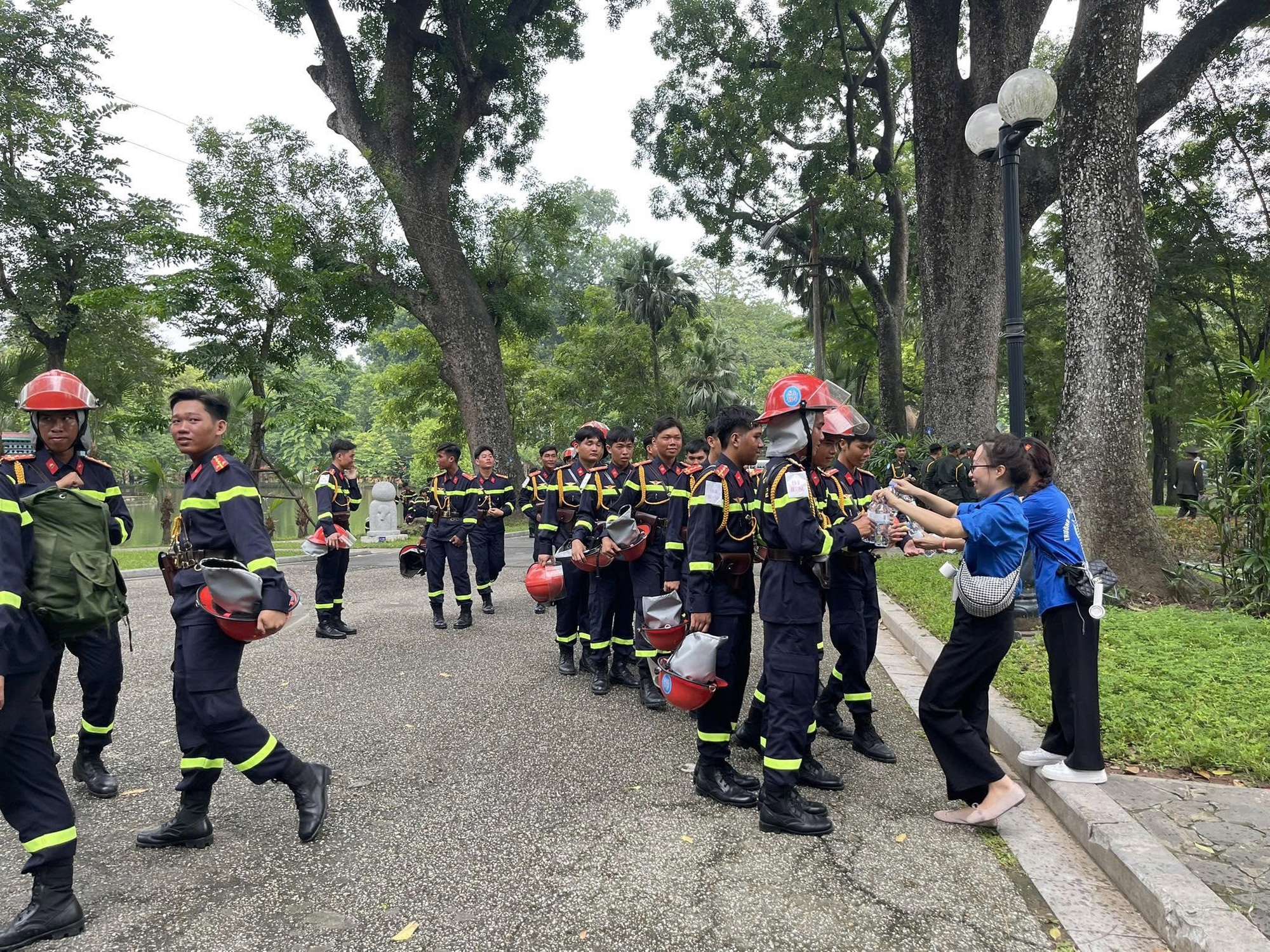 Cảnh sát giao thông, quân đội phối hợp bảo đảm trật tự cho đoàn diễu binh, diễu hành- Ảnh 17. Cảnh sát giao thông, quân đội phối hợp bảo đảm trật tự cho đoàn diễu binh, diễu hành- Ảnh 17.