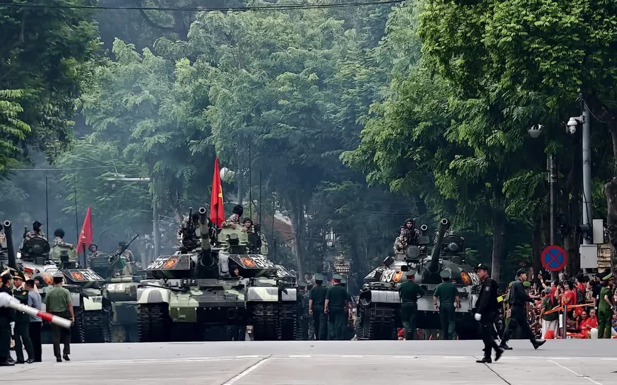 Cảnh sát giao thông, quân đội phối hợp bảo đảm trật tự cho đoàn diễu binh, diễu hành- Ảnh 1. Cảnh sát giao thông, quân đội phối hợp bảo đảm trật tự cho đoàn diễu binh, diễu hành- Ảnh 1.