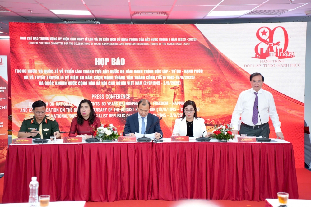 Khai trương Trung tâm Báo chí triển lãm thành tựu đất nước- Ảnh 4. Khai trương Trung tâm Báo chí triển lãm thành tựu đất nước- Ảnh 4.