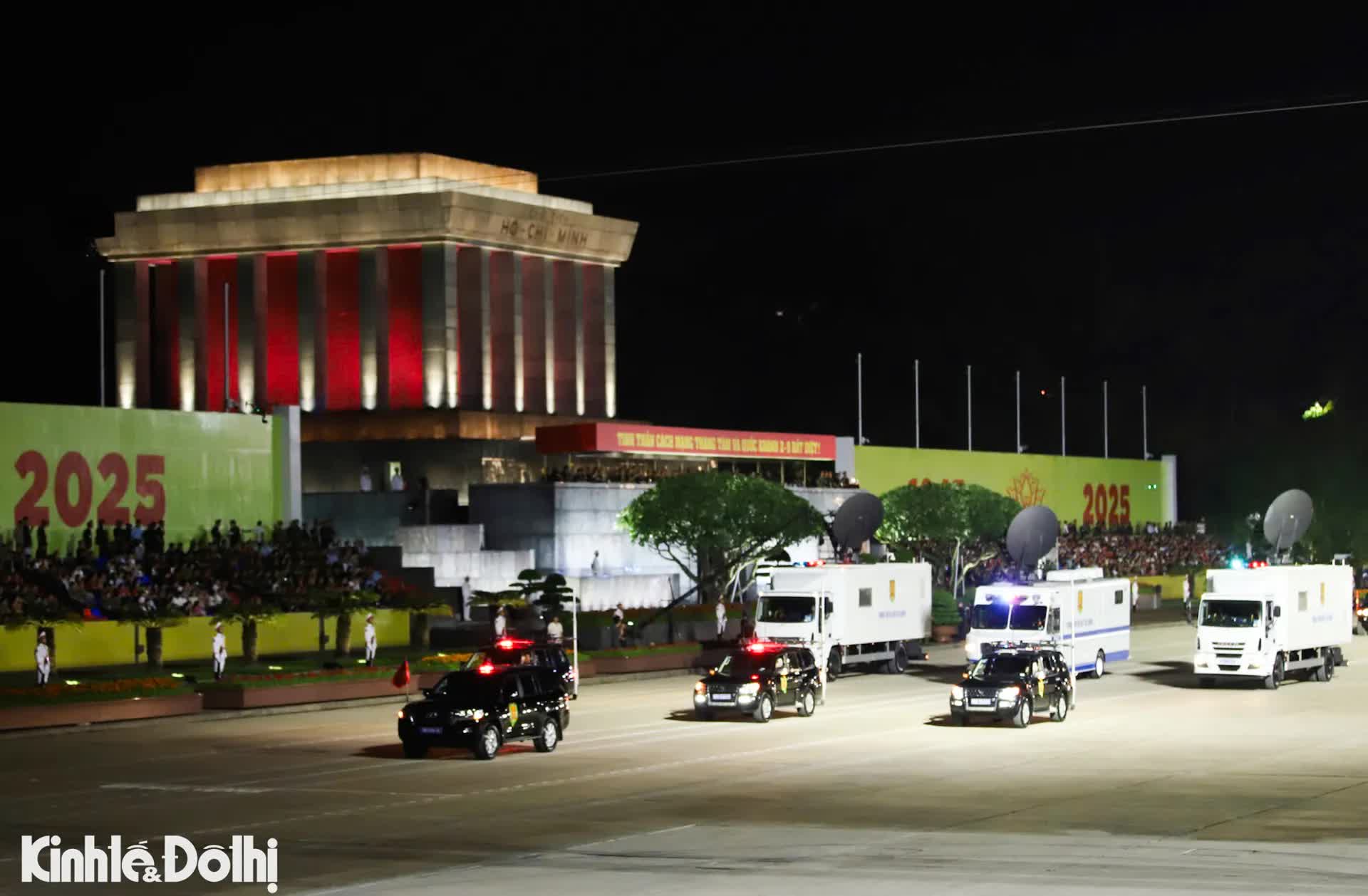 Cận cảnh dàn khí tài diễu binh tại Quảng trường Ba Đình trong buổi tổng hợp luyện đầu tiên- Ảnh 11. Cận cảnh dàn khí tài diễu binh tại Quảng trường Ba Đình trong buổi tổng hợp luyện đầu tiên- Ảnh 11.