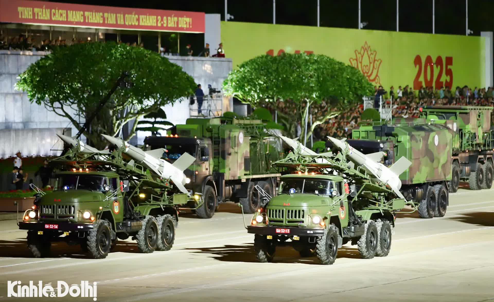 Cận cảnh dàn khí tài diễu binh tại Quảng trường Ba Đình trong buổi tổng hợp luyện đầu tiên- Ảnh 4. Cận cảnh dàn khí tài diễu binh tại Quảng trường Ba Đình trong buổi tổng hợp luyện đầu tiên- Ảnh 4.