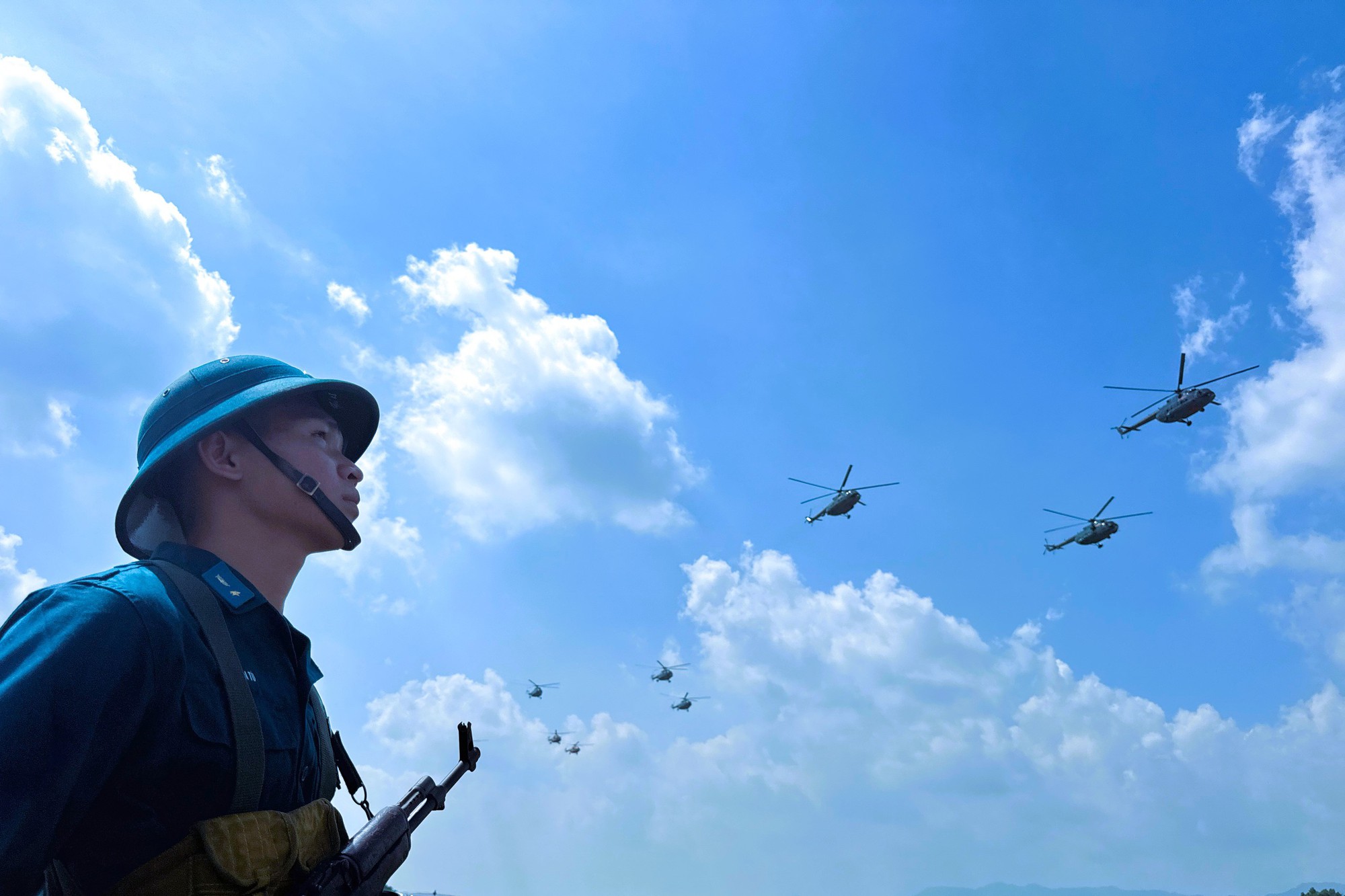 Chuyện ít biết về không quân Việt Nam bay diễu binh- Ảnh 4. Chuyện ít biết về không quân Việt Nam bay diễu binh- Ảnh 4.