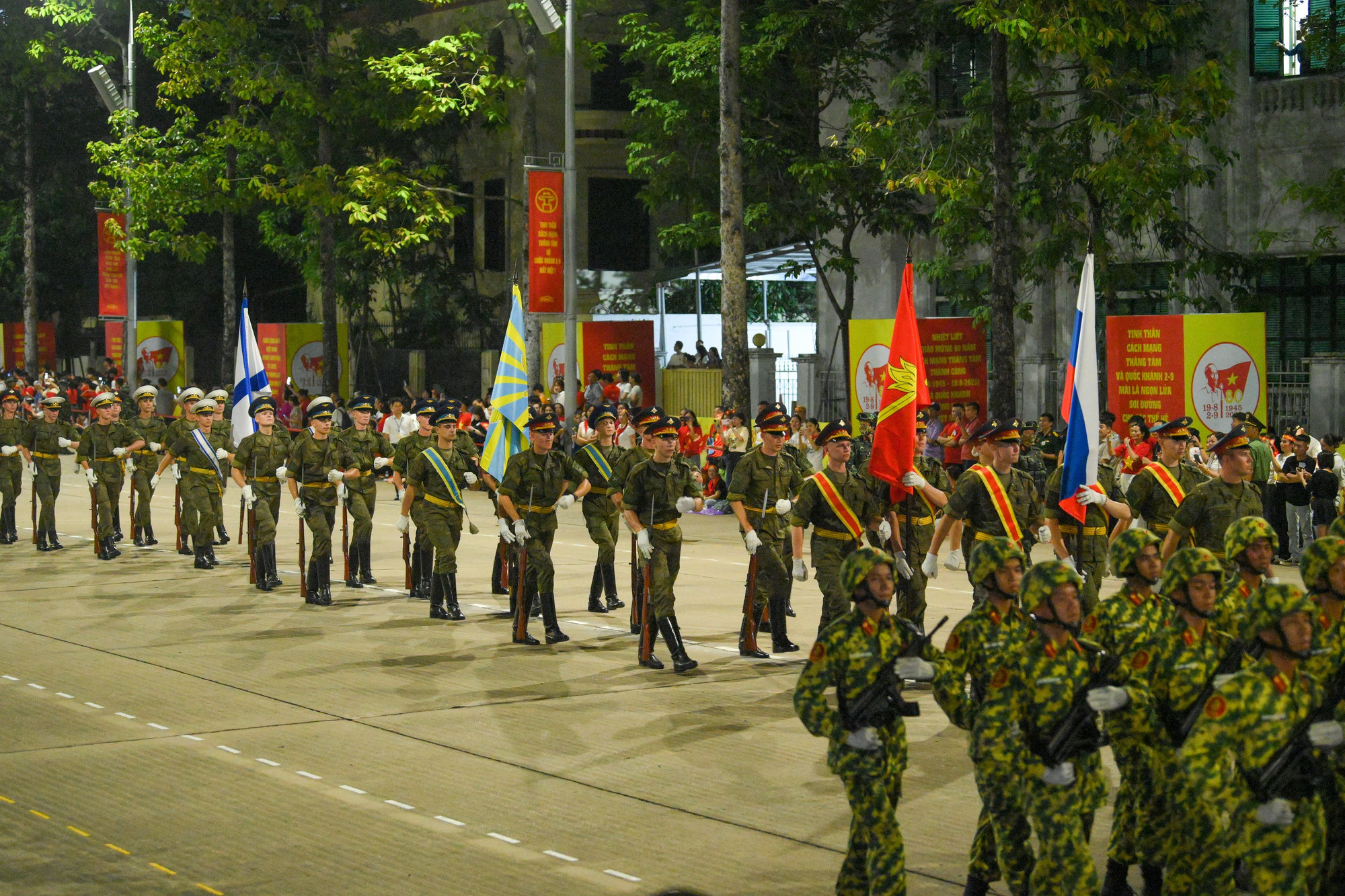 Các lực lượng vũ trang Liên bang Nga, Lào, Campuchia tham gia Tổng hợp luyện tại Quảng trường Ba Đình- Ảnh 13. Các lực lượng vũ trang Liên bang Nga, Lào, Campuchia tham gia Tổng hợp luyện tại Quảng trường Ba Đình- Ảnh 13.