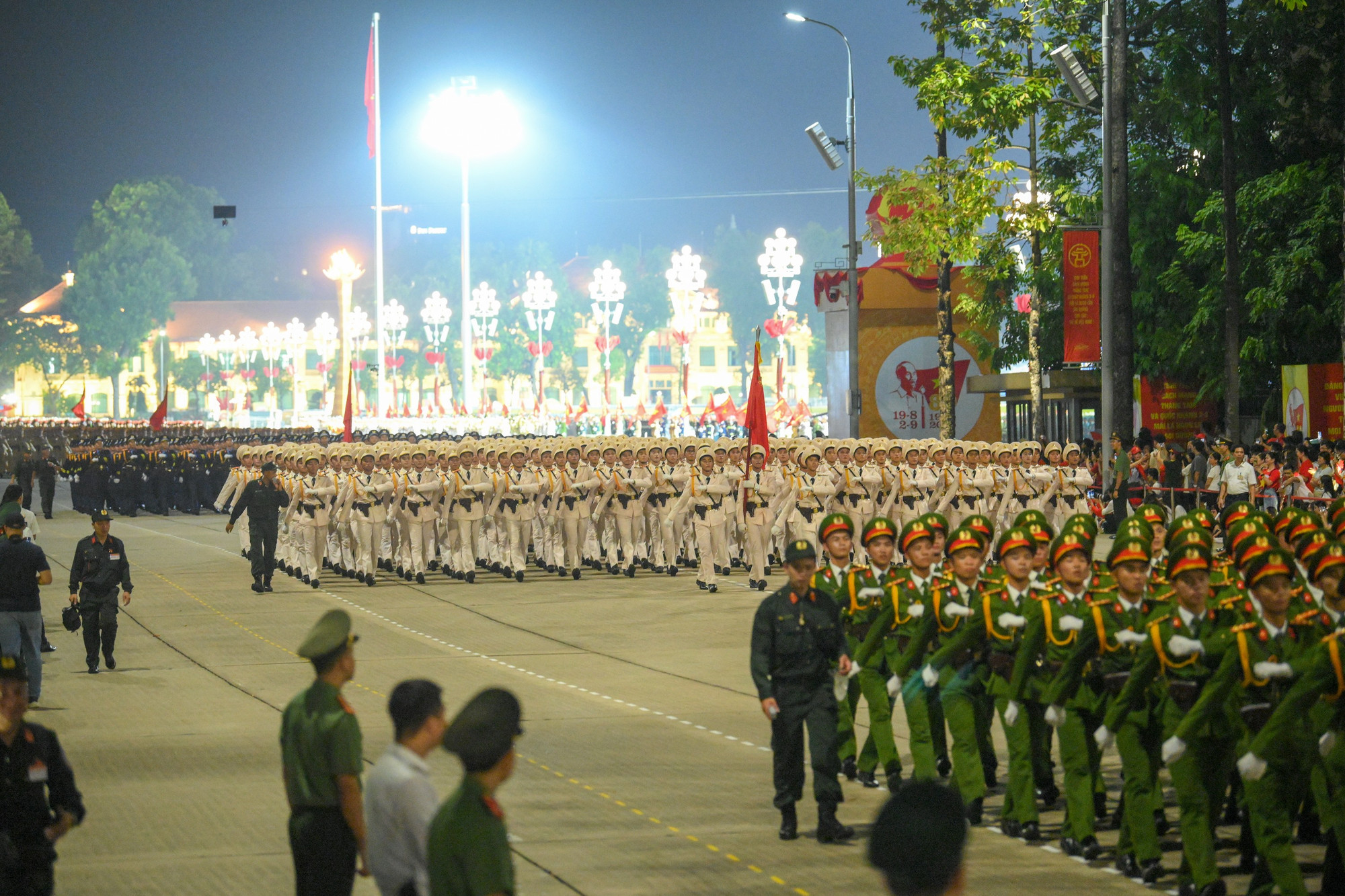 Các lực lượng vũ trang Liên bang Nga, Lào, Campuchia tham gia Tổng hợp luyện tại Quảng trường Ba Đình- Ảnh 12. Các lực lượng vũ trang Liên bang Nga, Lào, Campuchia tham gia Tổng hợp luyện tại Quảng trường Ba Đình- Ảnh 12.