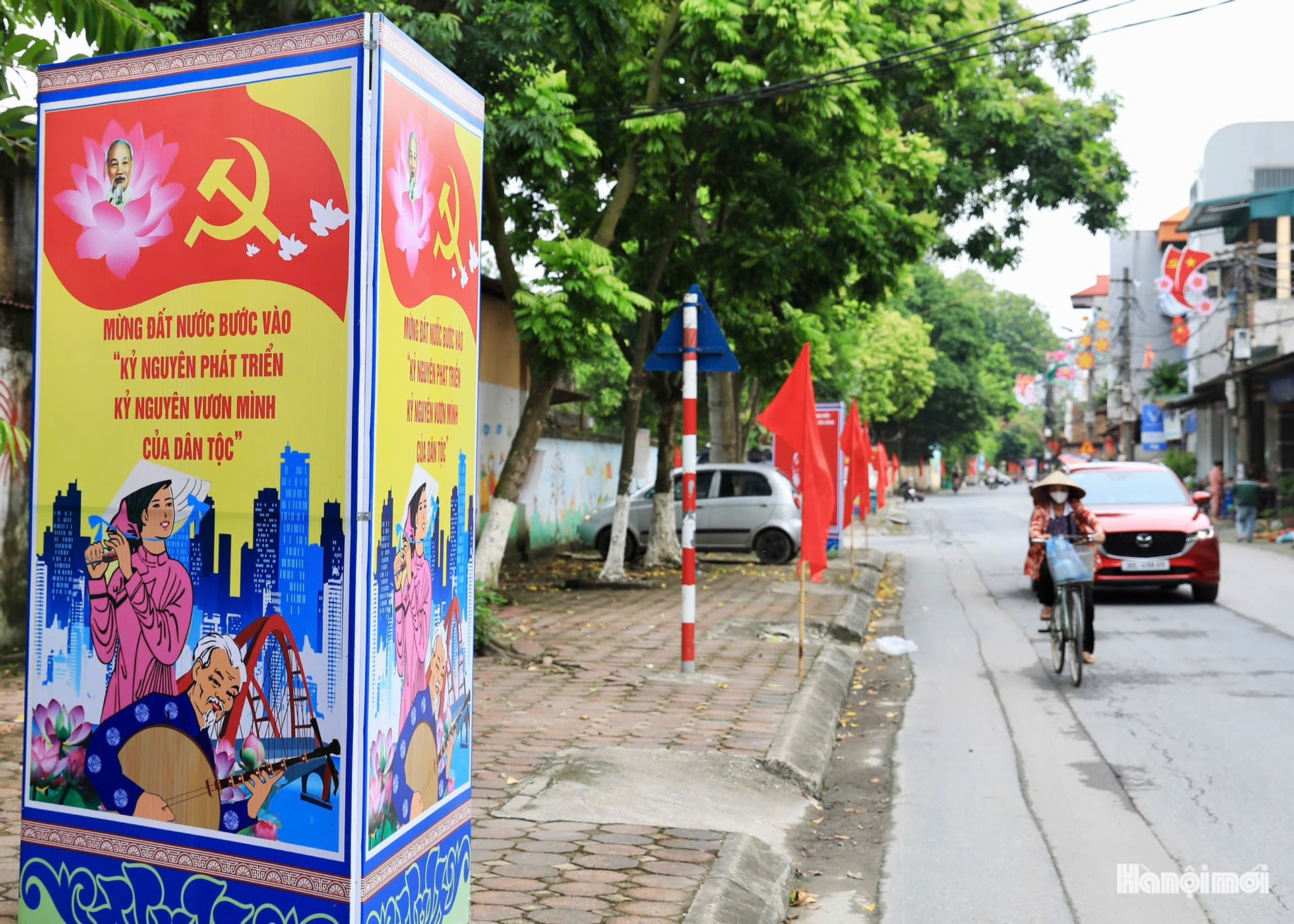 Hà Nội rộn ràng, rực rỡ cờ hoa mừng 80 năm Quốc khánh 2/9- Ảnh 14. Hà Nội rộn ràng, rực rỡ cờ hoa mừng 80 năm Quốc khánh 2/9- Ảnh 14.