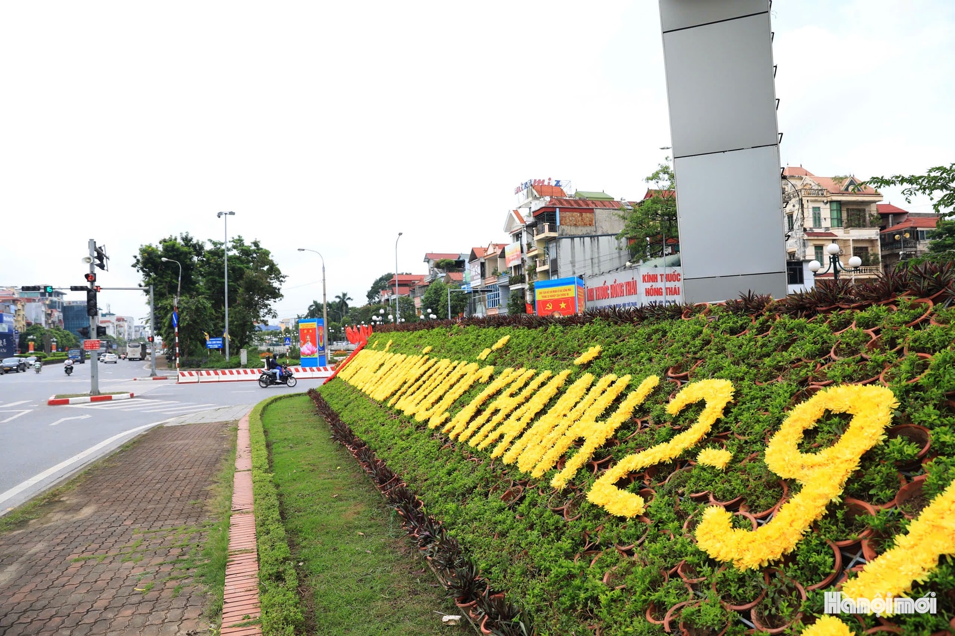 Hà Nội rộn ràng, rực rỡ cờ hoa mừng 80 năm Quốc khánh 2/9- Ảnh 13. Hà Nội rộn ràng, rực rỡ cờ hoa mừng 80 năm Quốc khánh 2/9- Ảnh 13.