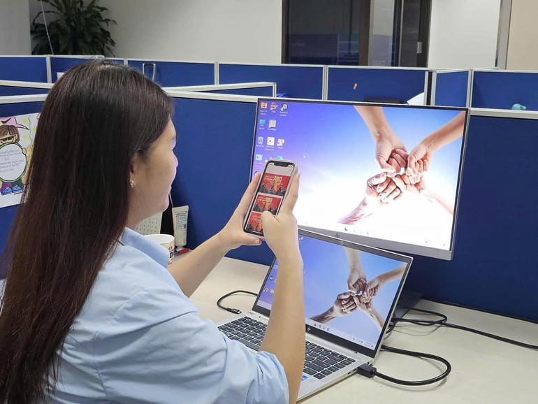 Hàng nghìn người sử dụng ứng dụng “A80 – Tự hào Việt Nam” trước dịp lễ Quốc khánh 2/9- Ảnh 1. Hàng nghìn người sử dụng ứng dụng “A80 – Tự hào Việt Nam” trước dịp lễ Quốc khánh 2/9- Ảnh 1.