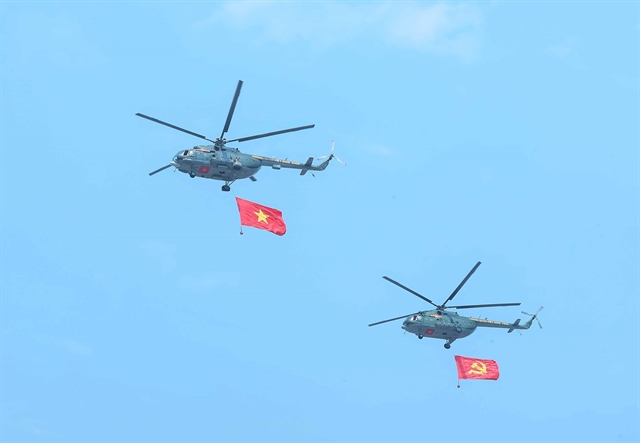 [PHOTOS] Military helicopters, fighter jets in rehearsal flypast over central Hà Nội- Ảnh 10.