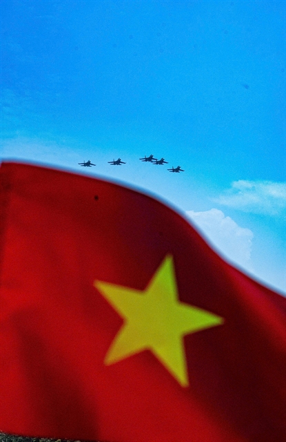 [PHOTOS] Military helicopters, fighter jets in rehearsal flypast over central Hà Nội- Ảnh 7.