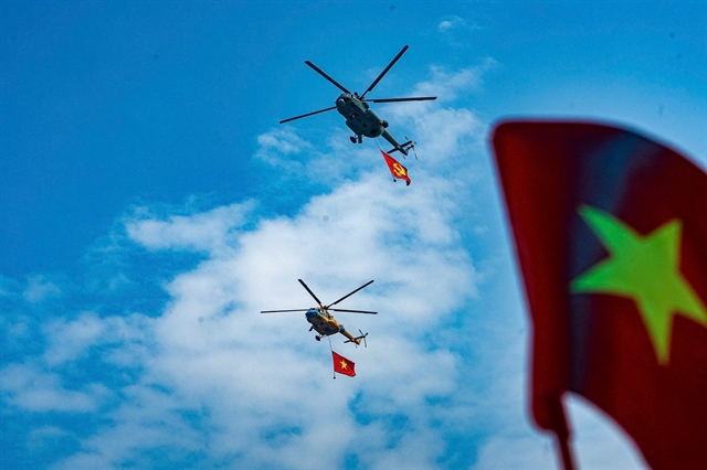 [PHOTOS] Military helicopters, fighter jets in rehearsal flypast over central Hà Nội- Ảnh 12.