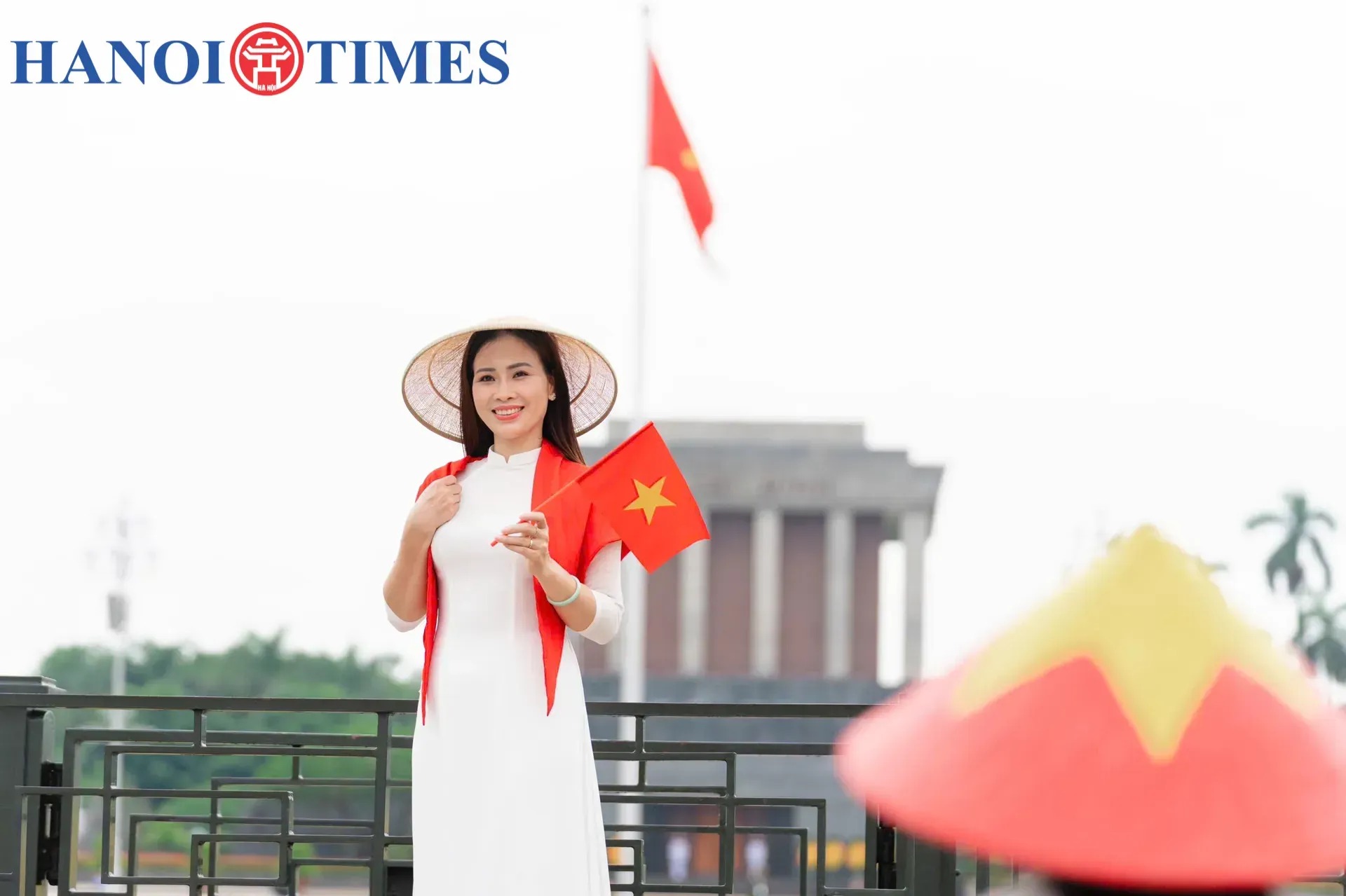 Hanoians embrace patriotic spirit ahead of National Day- Ảnh 1.