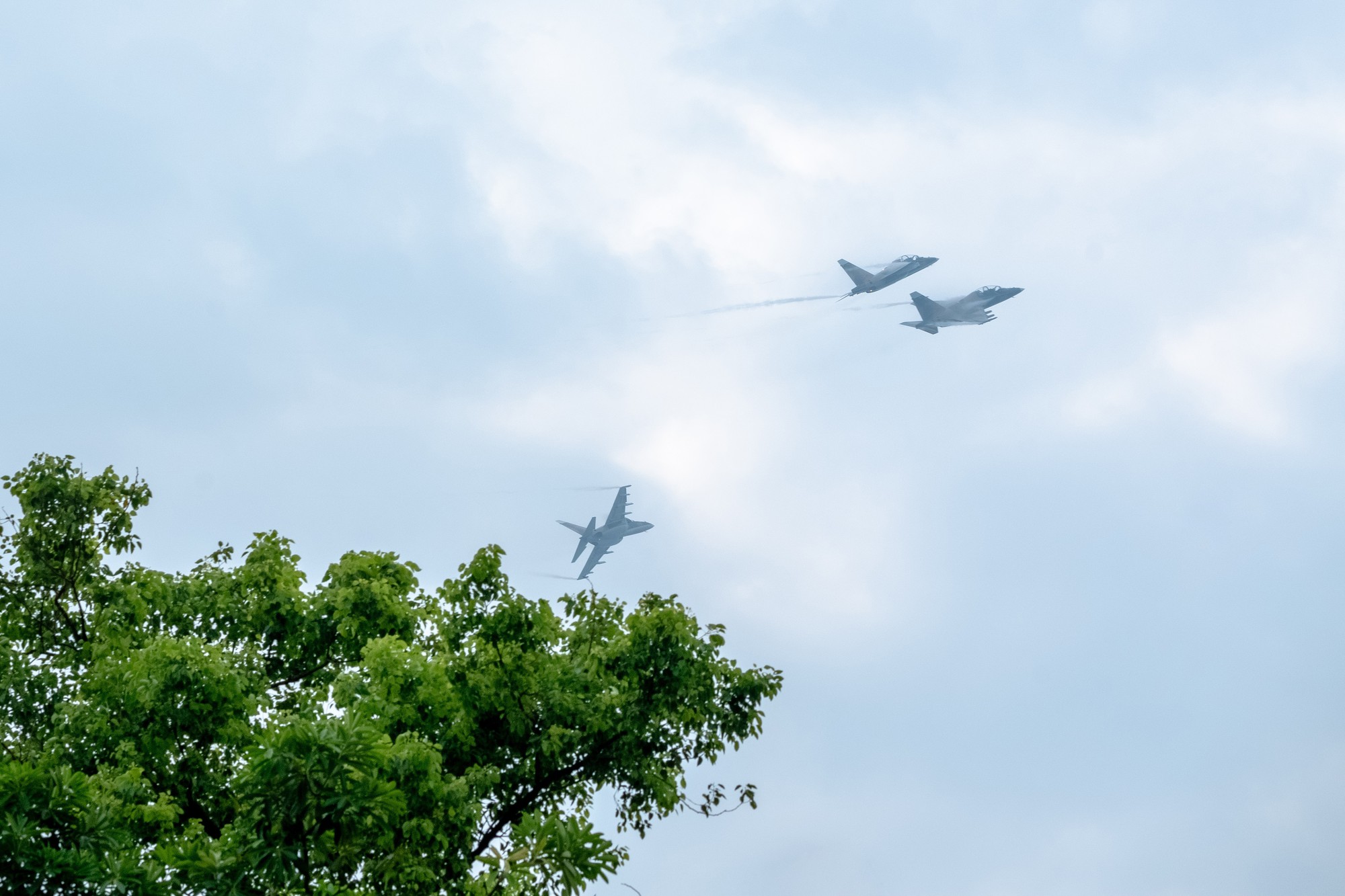 Trực thăng, "hổ mang chúa" Su-30MK2 bay qua quảng trường Ba Đình- Ảnh 4. Trực thăng, "hổ mang chúa" Su-30MK2 bay qua quảng trường Ba Đình- Ảnh 4.