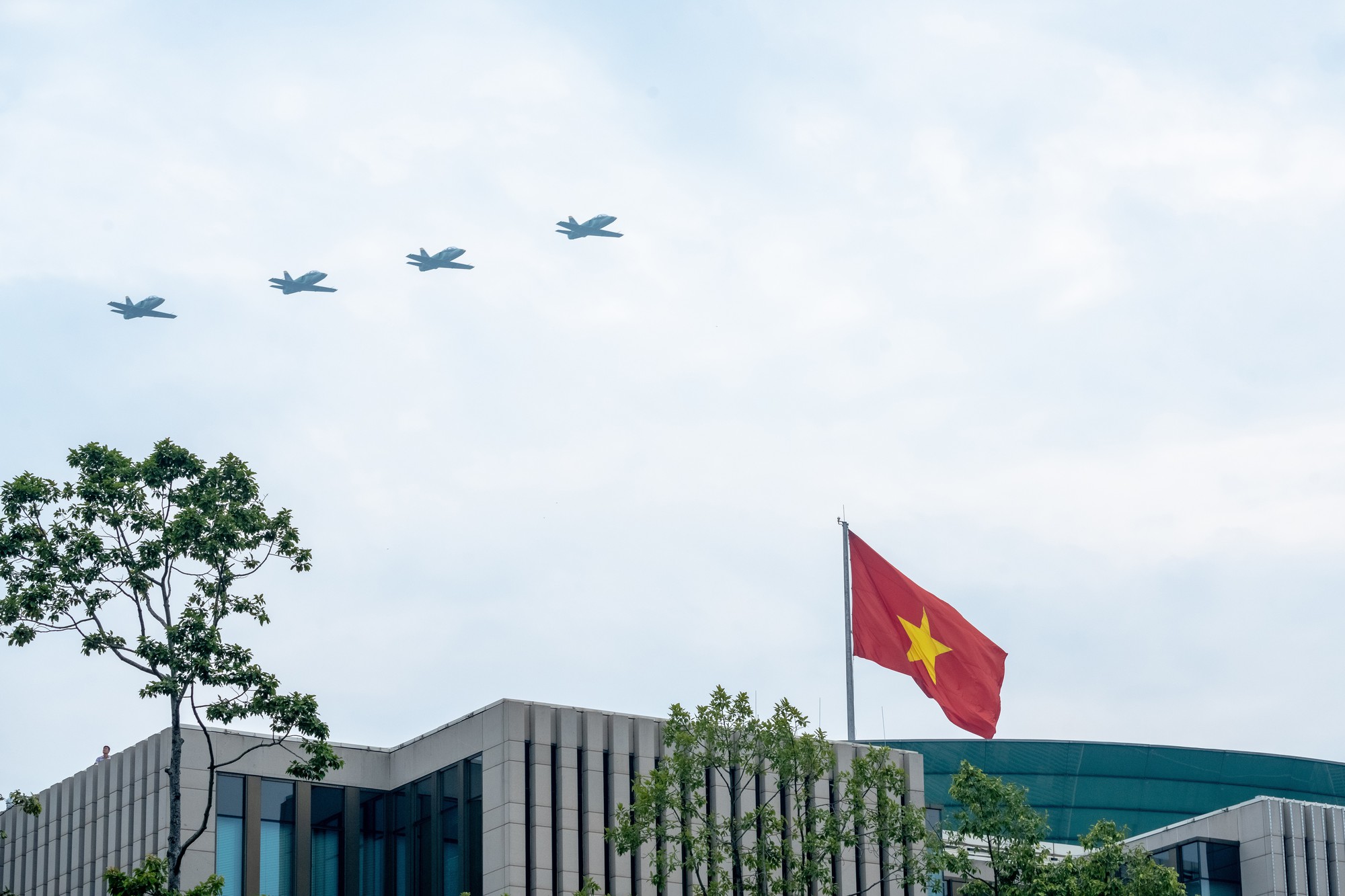Trực thăng, "hổ mang chúa" Su-30MK2 bay qua quảng trường Ba Đình- Ảnh 7. Trực thăng, "hổ mang chúa" Su-30MK2 bay qua quảng trường Ba Đình- Ảnh 7.