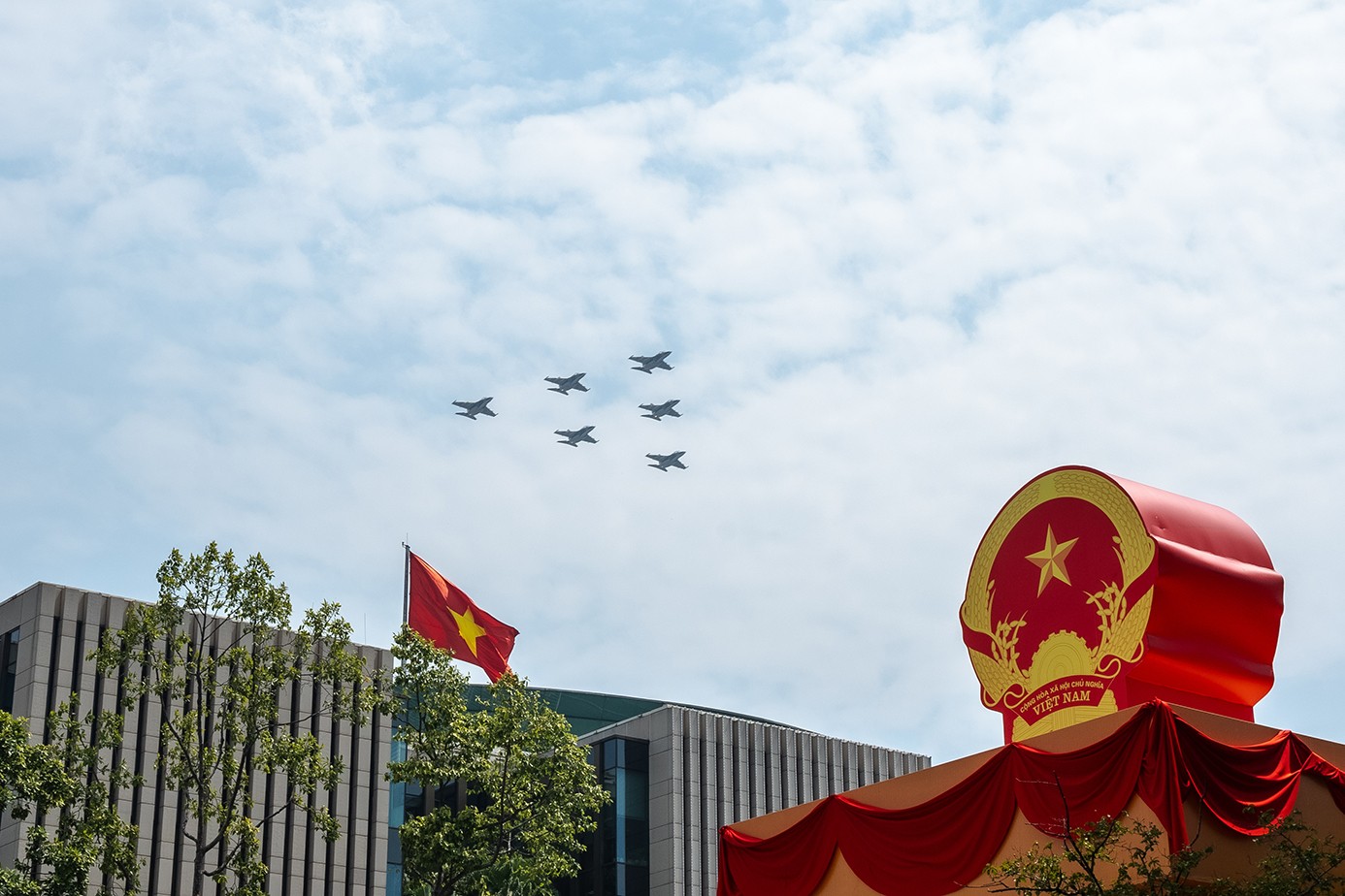 Trực thăng, "hổ mang chúa" Su-30MK2 bay qua quảng trường Ba Đình- Ảnh 2. Trực thăng, "hổ mang chúa" Su-30MK2 bay qua quảng trường Ba Đình- Ảnh 2.