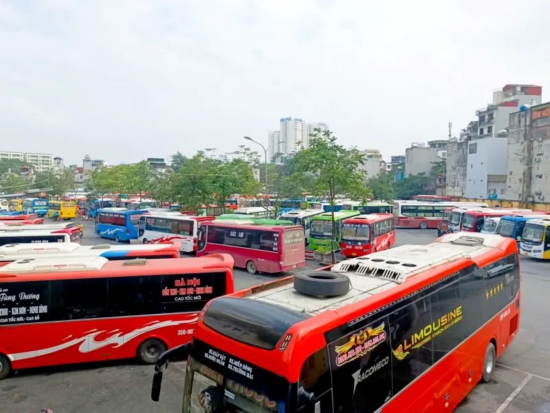 Hanoi adds 1,000 buses for travel during National Day festival- Ảnh 1.