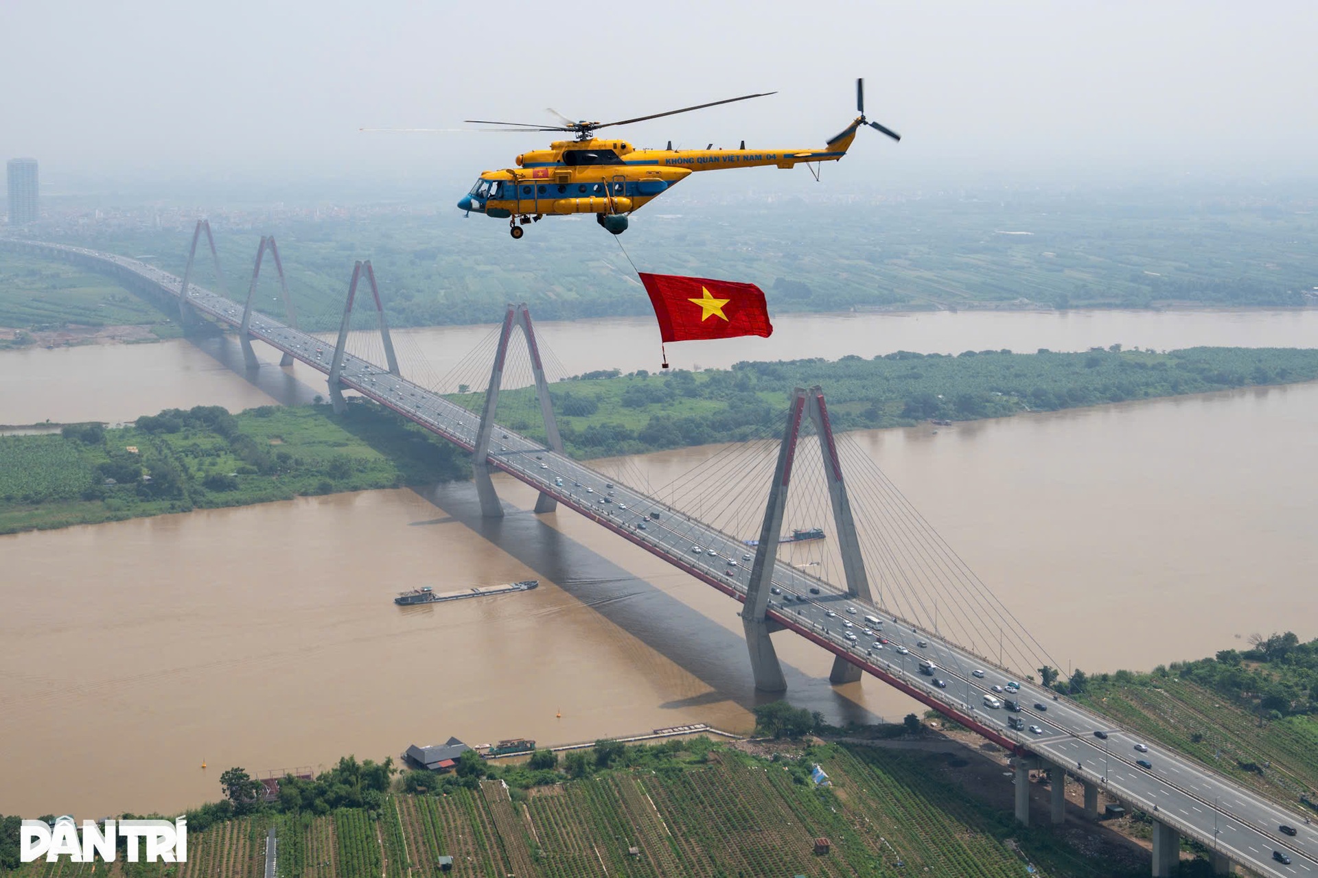 Hình ảnh 10 trực thăng Không quân Việt Nam kéo cờ trên Quảng trường Ba Đình- Ảnh 15.