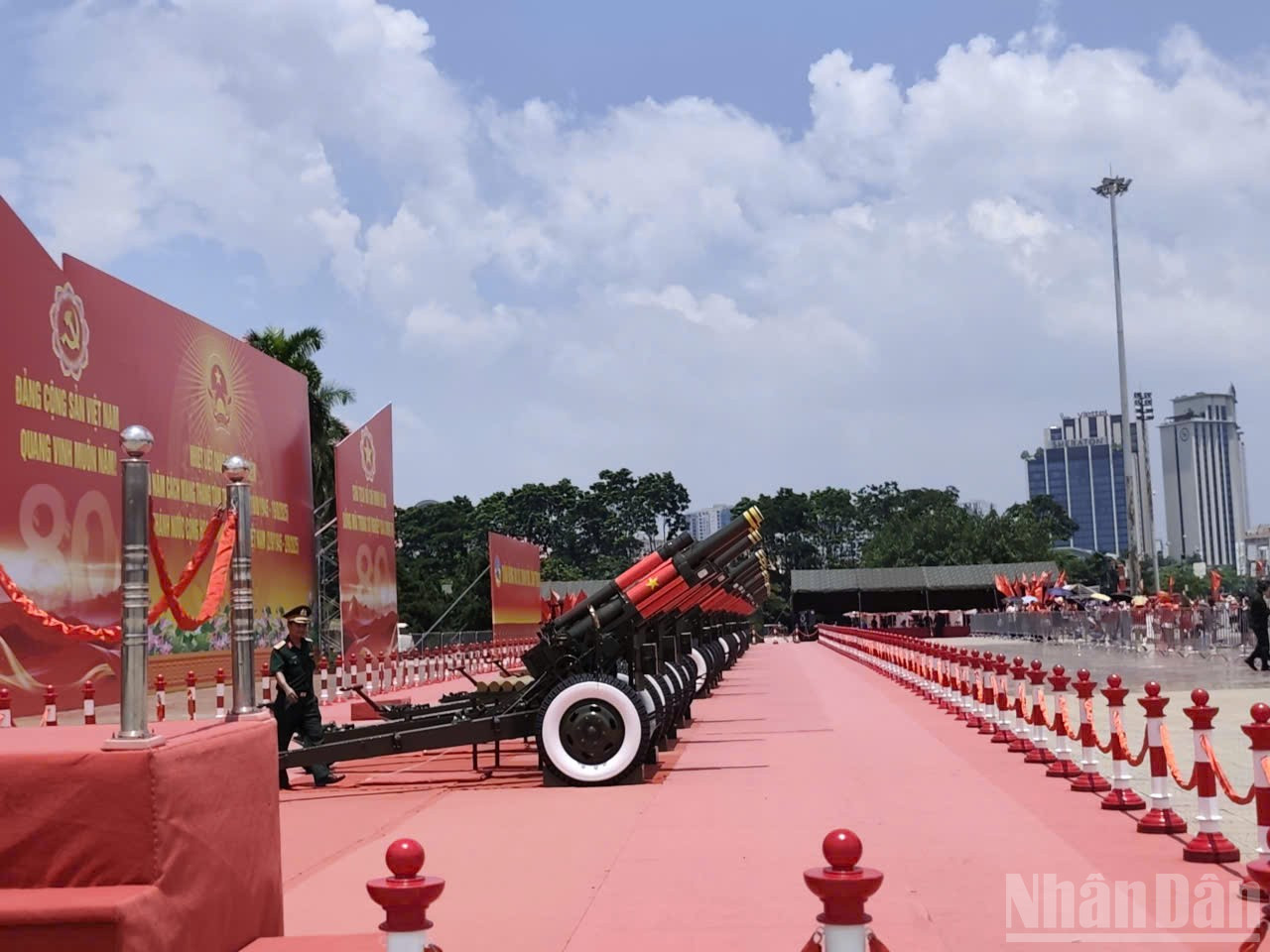 [Ảnh] Dàn pháo lễ sẵn sàng "khai hỏa" cho buổi tổng hợp luyện diễu binh, diễu hành thứ 2 tại sân vận động quốc gia Mỹ Đình- Ảnh 1.