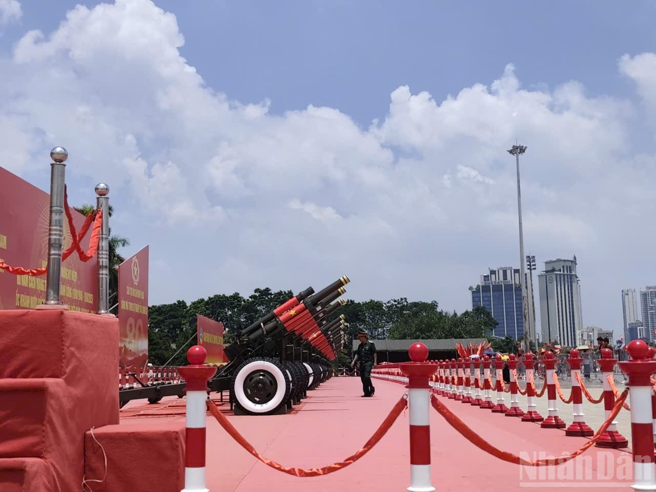 [Ảnh] Dàn pháo lễ sẵn sàng "khai hỏa" cho buổi tổng hợp luyện diễu binh, diễu hành thứ 2 tại sân vận động quốc gia Mỹ Đình- Ảnh 3.