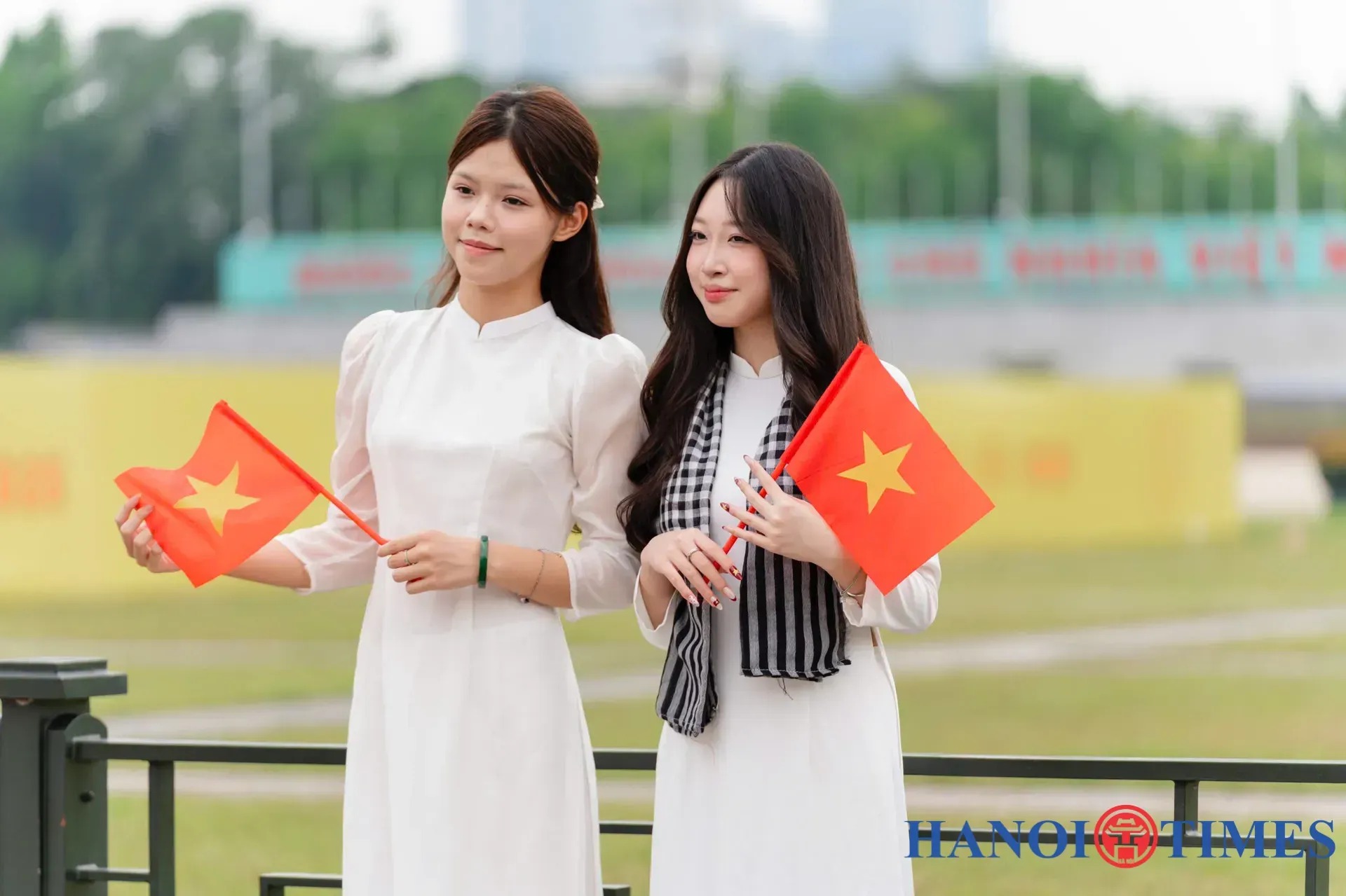 Hanoians embrace patriotic spirit ahead of National Day- Ảnh 9.