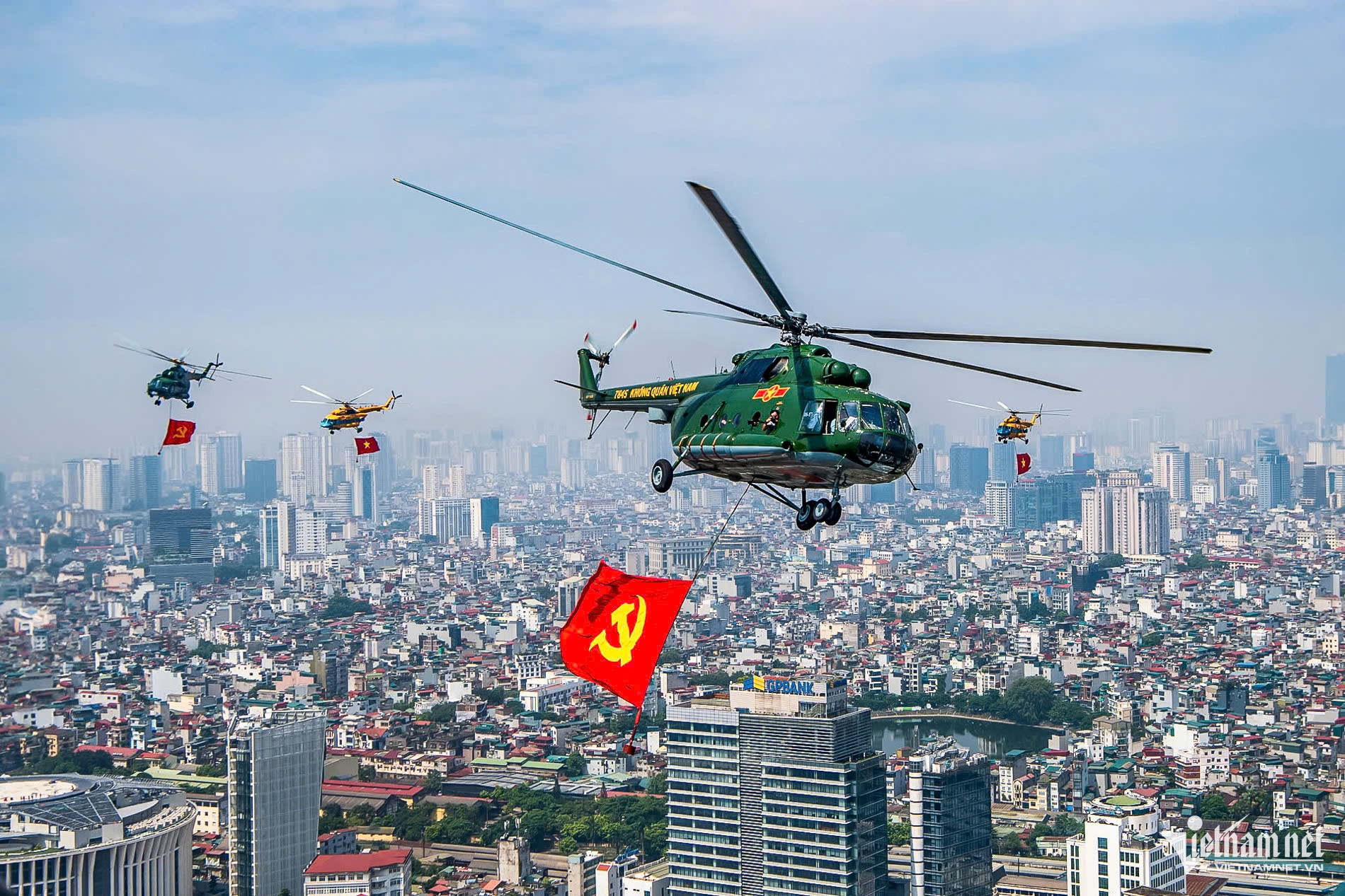 Hà Nội cổ kính và hiện đại dưới bóng cờ nhìn từ trực thăng- Ảnh 12.