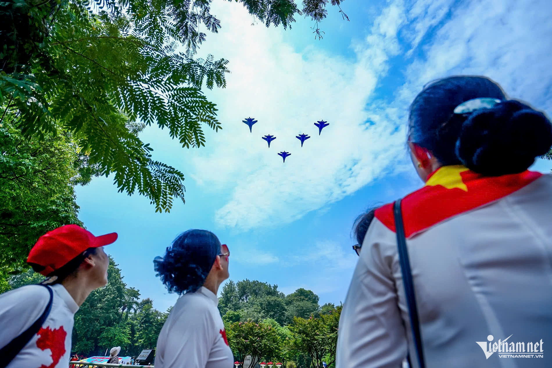 Hà Nội cổ kính và hiện đại dưới bóng cờ nhìn từ trực thăng- Ảnh 17.