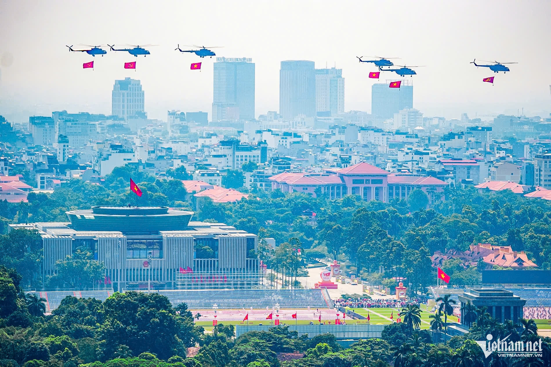 Hà Nội cổ kính và hiện đại dưới bóng cờ nhìn từ trực thăng- Ảnh 14.