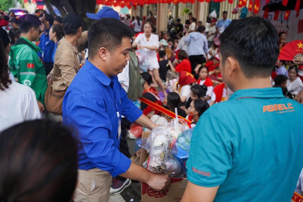Tuổi trẻ Thủ đô chung tay vì đại lễ Quốc khánh lịch sử- Ảnh 3. Tuổi trẻ Thủ đô chung tay vì đại lễ Quốc khánh lịch sử- Ảnh 3.