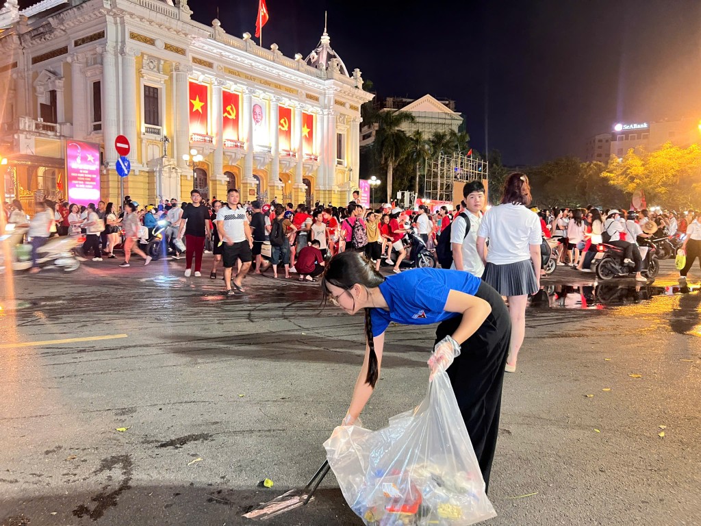Mỗi hành động nhỏ, Hà Nội thêm xanh- Ảnh 2. Mỗi hành động nhỏ, Hà Nội thêm xanh- Ảnh 2.