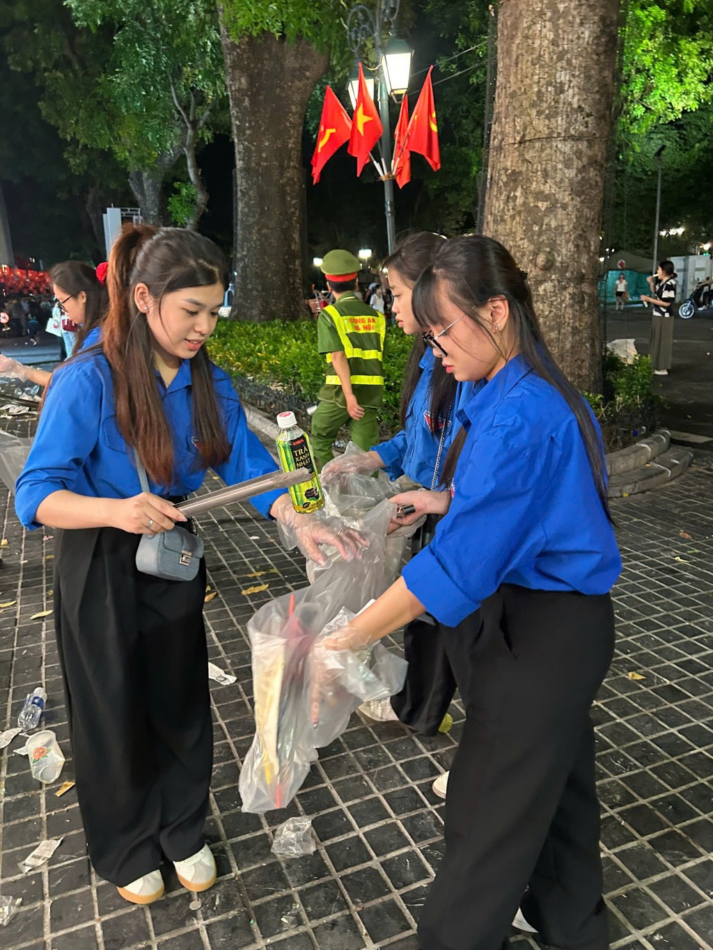 Mỗi hành động nhỏ, Hà Nội thêm xanh- Ảnh 8. Mỗi hành động nhỏ, Hà Nội thêm xanh- Ảnh 8.