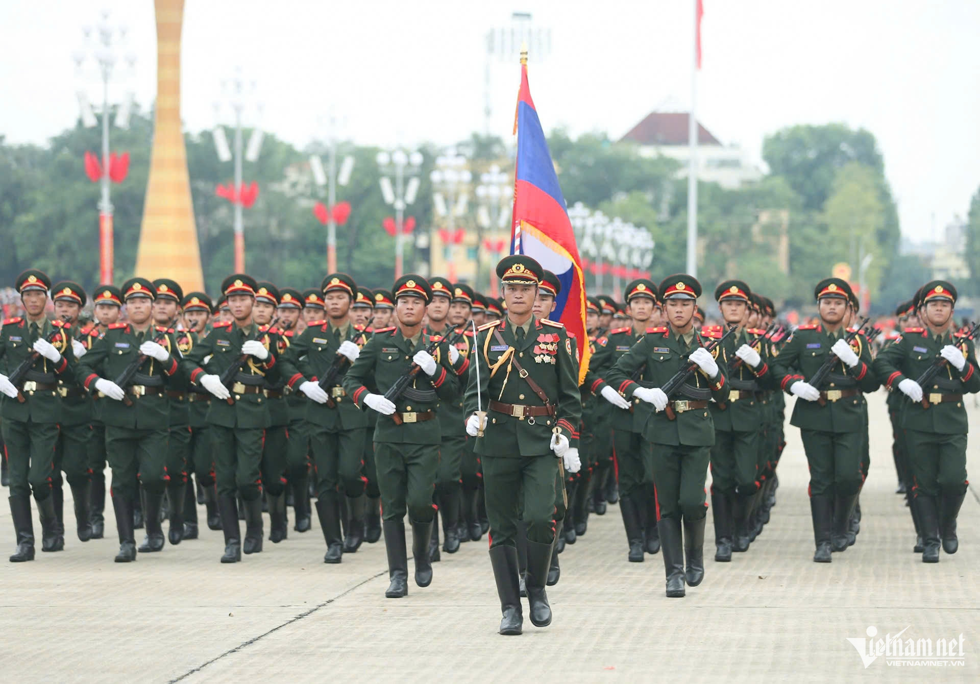 Quân nhân Nga, Lào, Campuchia luyện tập diễu binh tại quảng trường Ba Đình- Ảnh 7.