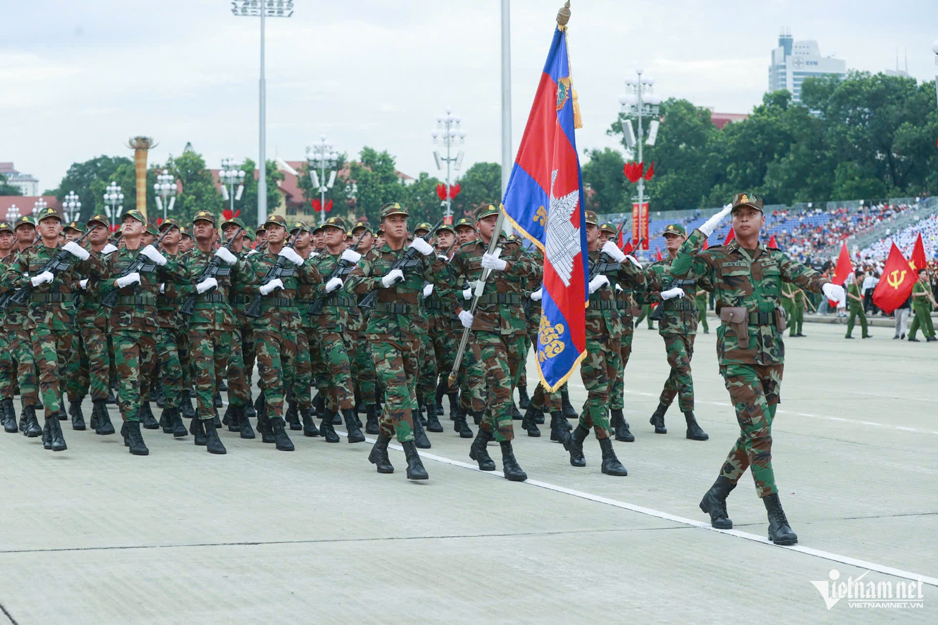 Quân nhân Nga, Lào, Campuchia luyện tập diễu binh tại quảng trường Ba Đình- Ảnh 9.