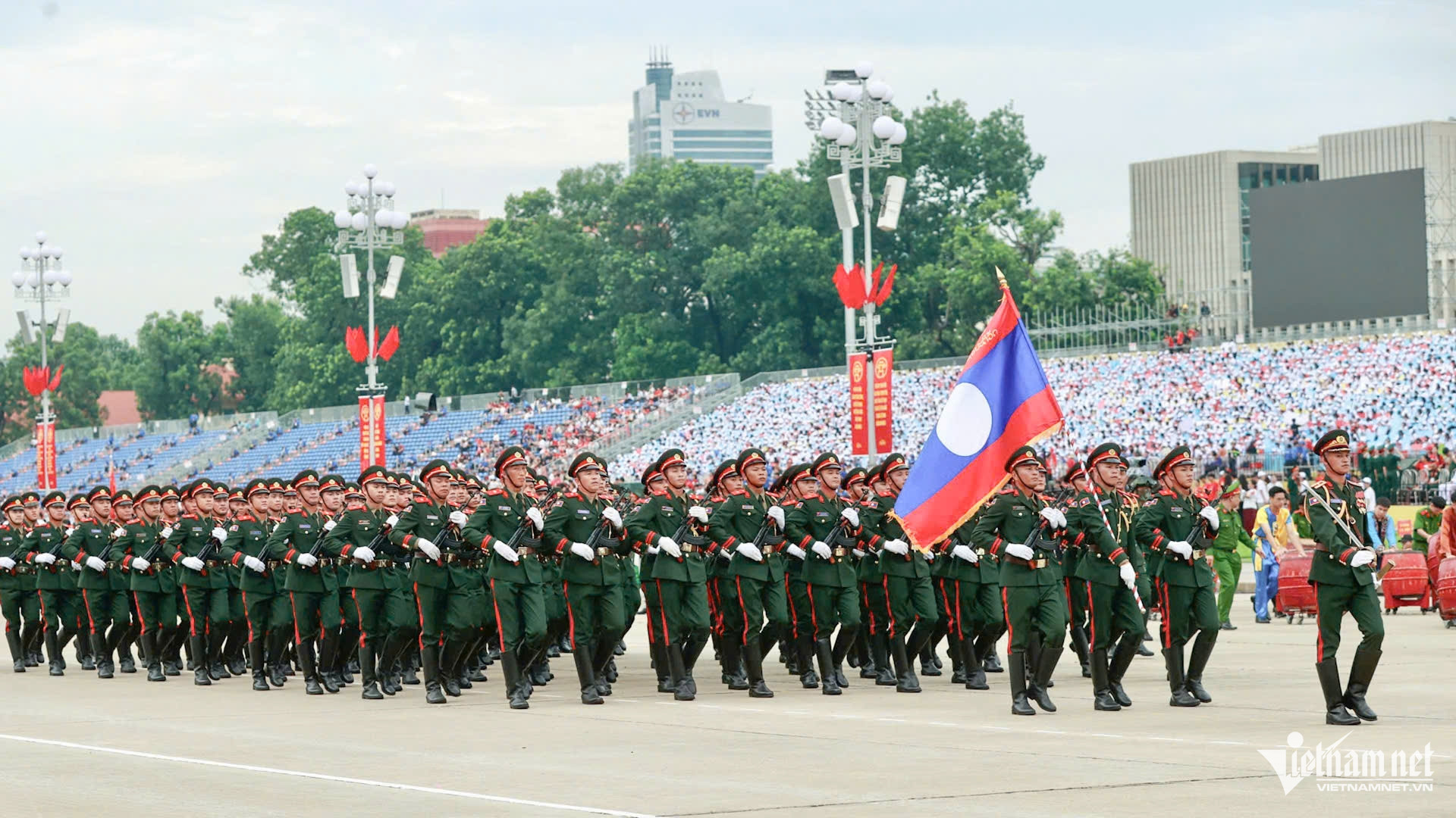 Quân nhân Nga, Lào, Campuchia luyện tập diễu binh tại quảng trường Ba Đình- Ảnh 6.