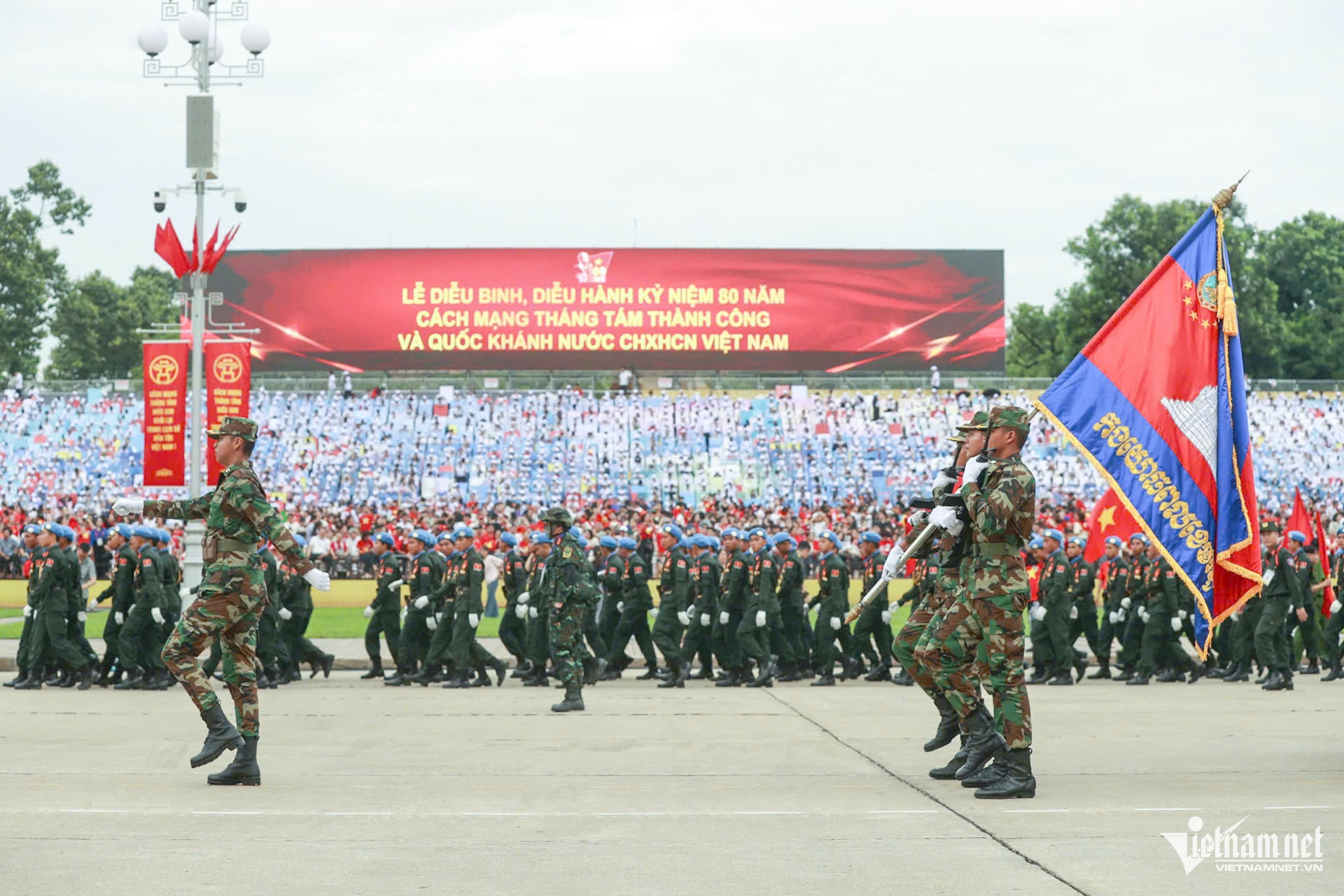 Quân nhân Nga, Lào, Campuchia luyện tập diễu binh tại quảng trường Ba Đình- Ảnh 10.