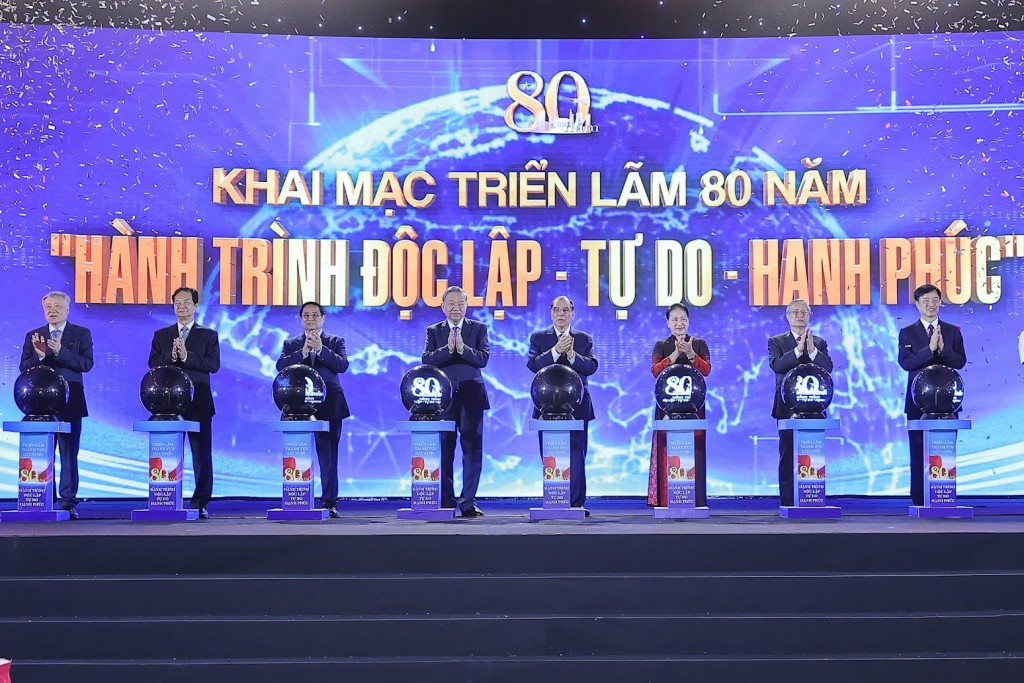 Khai Mạc Triển Lãm 80 Năm Hành Trình Độc Lập - Tự Do - Hạnh Phúc- Ảnh 4. Khai Mạc Triển Lãm 80 Năm Hành Trình Độc Lập - Tự Do - Hạnh Phúc- Ảnh 4.