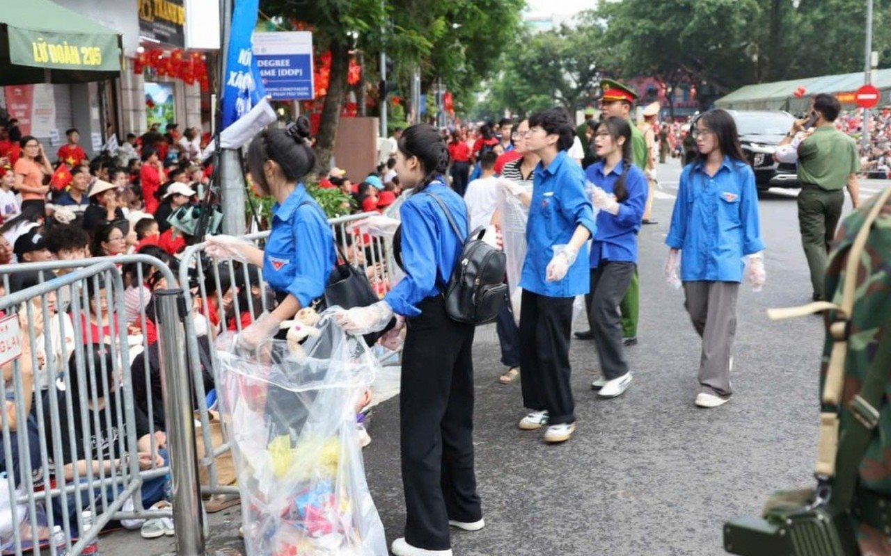 Lan tỏa ý thức, chung tay bảo vệ môi trường trong đại lễ Quốc khánh 2/9- Ảnh 3. Lan tỏa ý thức, chung tay bảo vệ môi trường trong đại lễ Quốc khánh 2/9- Ảnh 3.