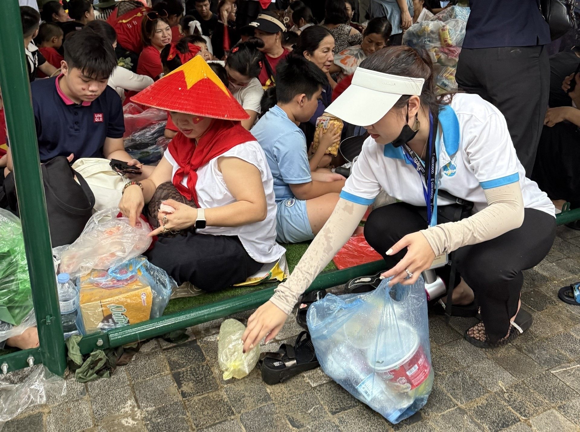 Lan tỏa ý thức, chung tay bảo vệ môi trường trong đại lễ Quốc khánh 2/9- Ảnh 6. Lan tỏa ý thức, chung tay bảo vệ môi trường trong đại lễ Quốc khánh 2/9- Ảnh 6.