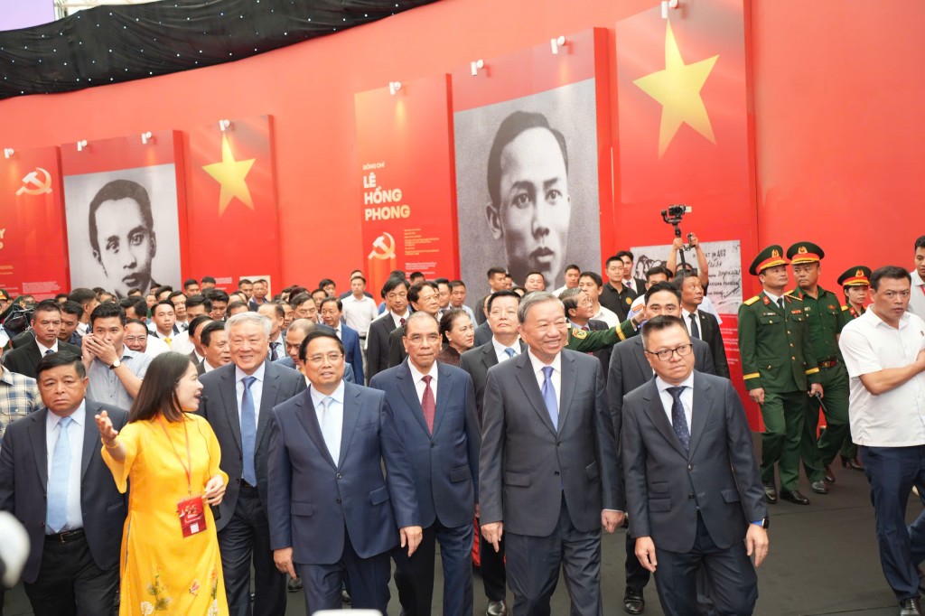 Dấu ấn thành tựu đất nước 80 năm dưới ngọn cờ Đảng- Ảnh 2. Dấu ấn thành tựu đất nước 80 năm dưới ngọn cờ Đảng- Ảnh 2.